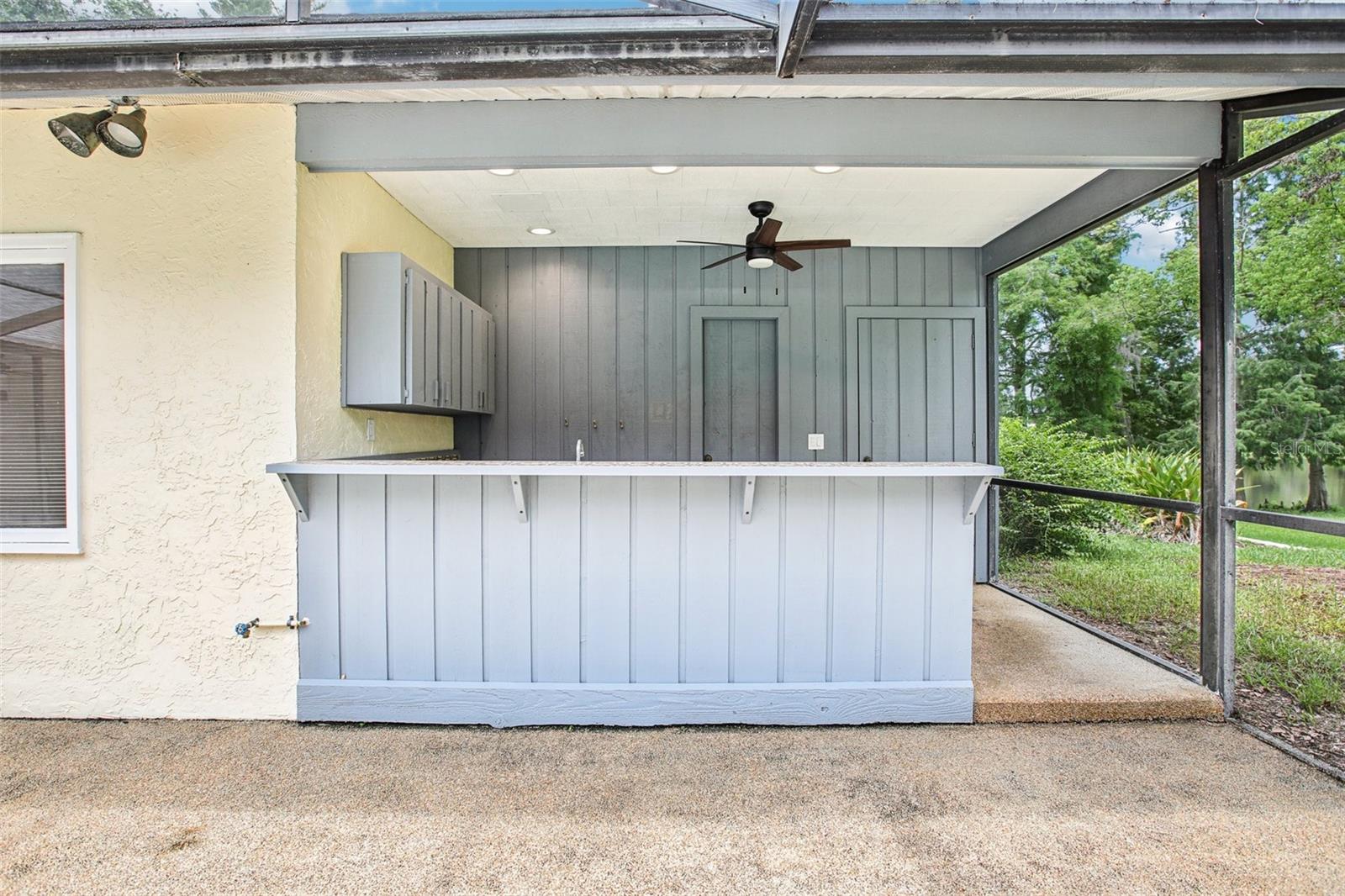 Listing photo id 27 for 4128 Carrollwood Village Drive