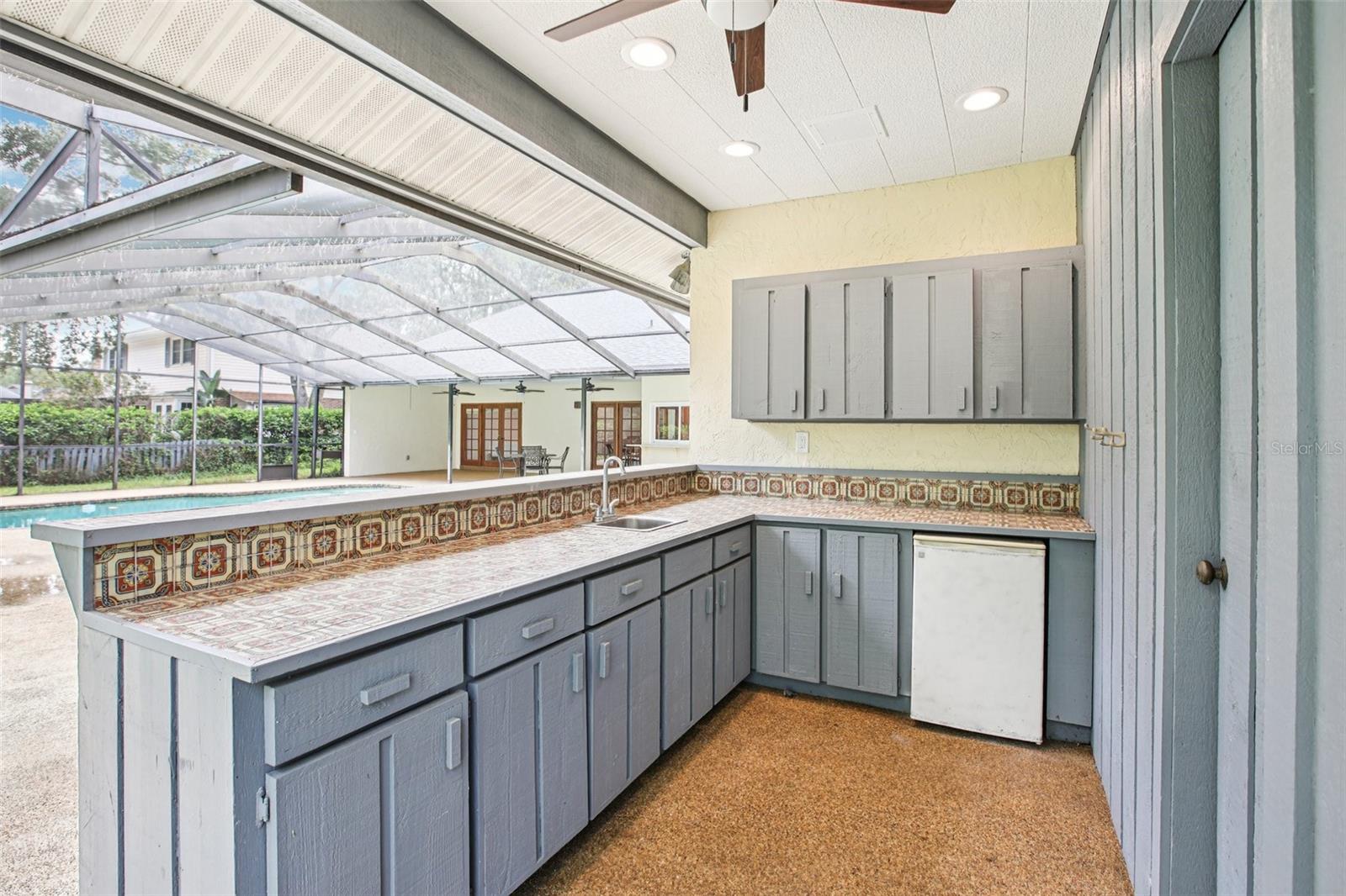 Listing photo id 28 for 4128 Carrollwood Village Drive