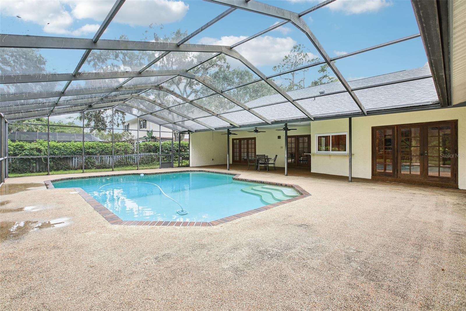 Listing photo id 29 for 4128 Carrollwood Village Drive