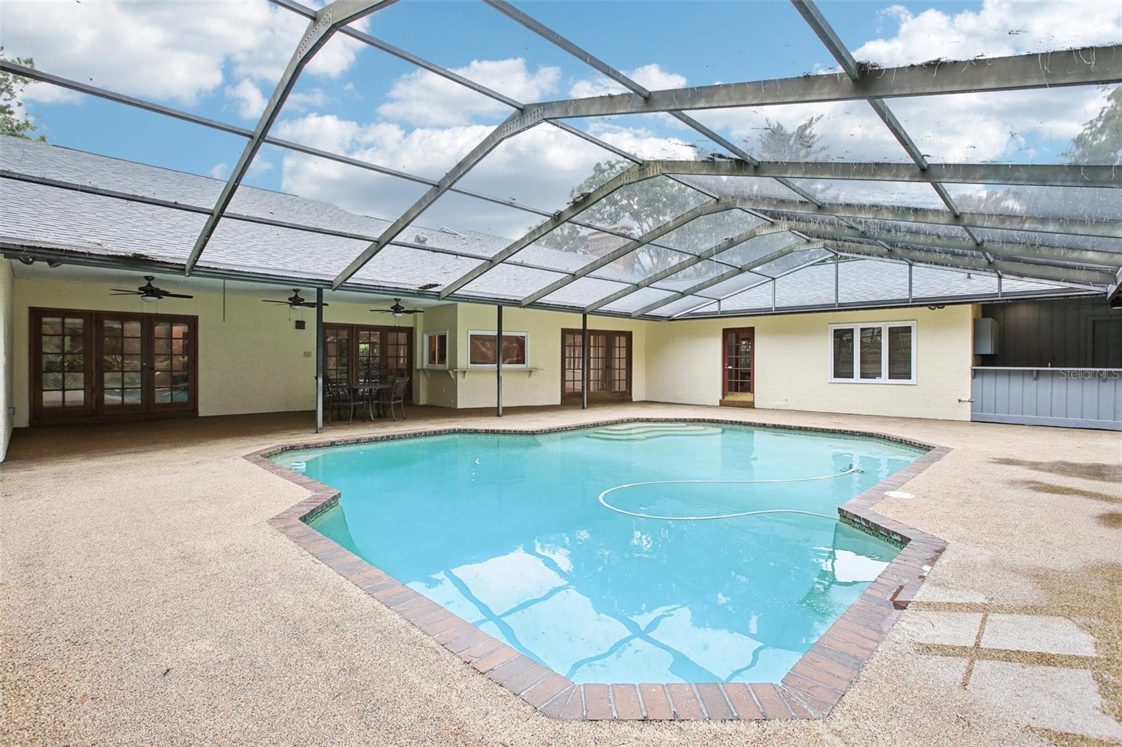 Listing photo id 30 for 4128 Carrollwood Village Drive