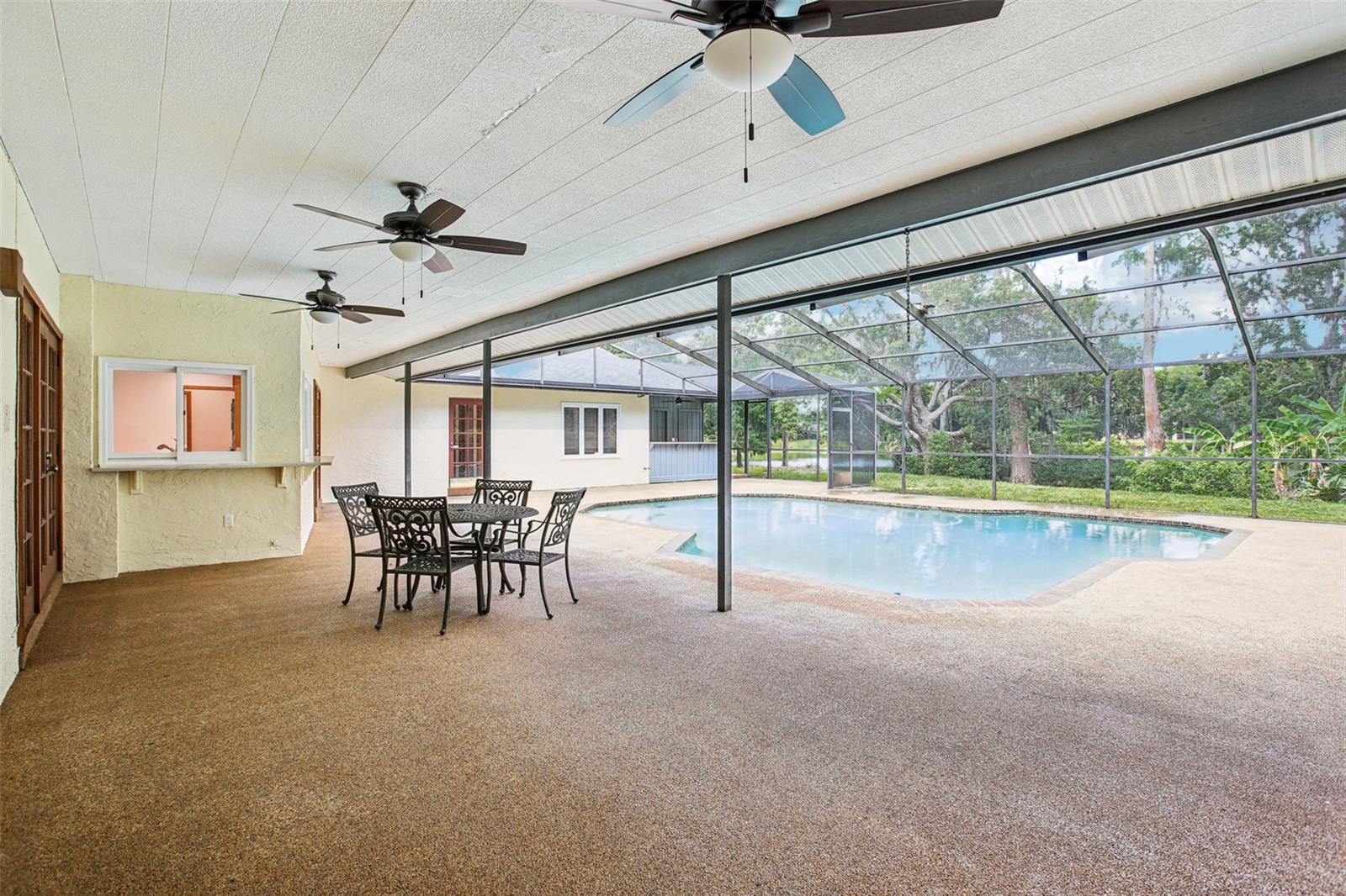 Listing photo id 31 for 4128 Carrollwood Village Drive