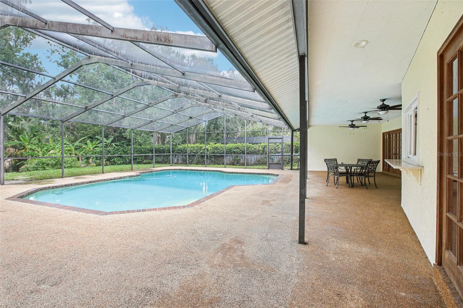 Listing photo id 32 for 4128 Carrollwood Village Drive