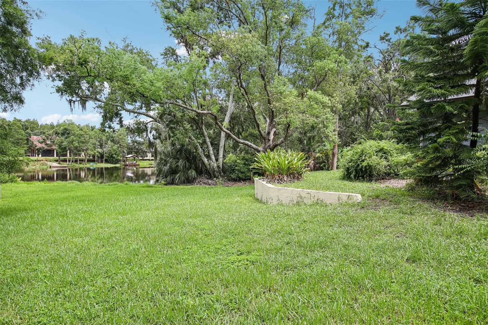Listing photo id 34 for 4128 Carrollwood Village Drive