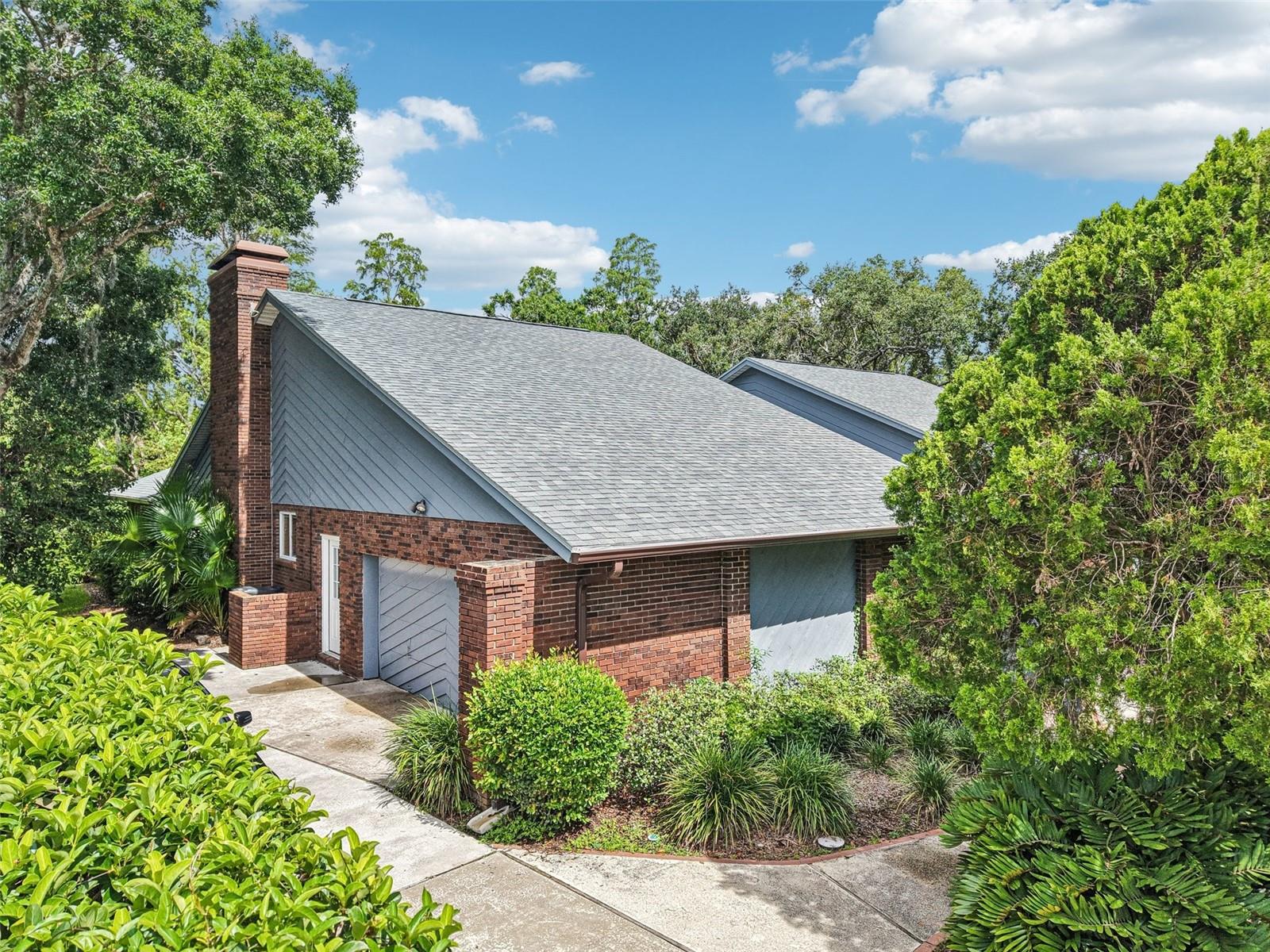 Listing photo id 35 for 4128 Carrollwood Village Drive