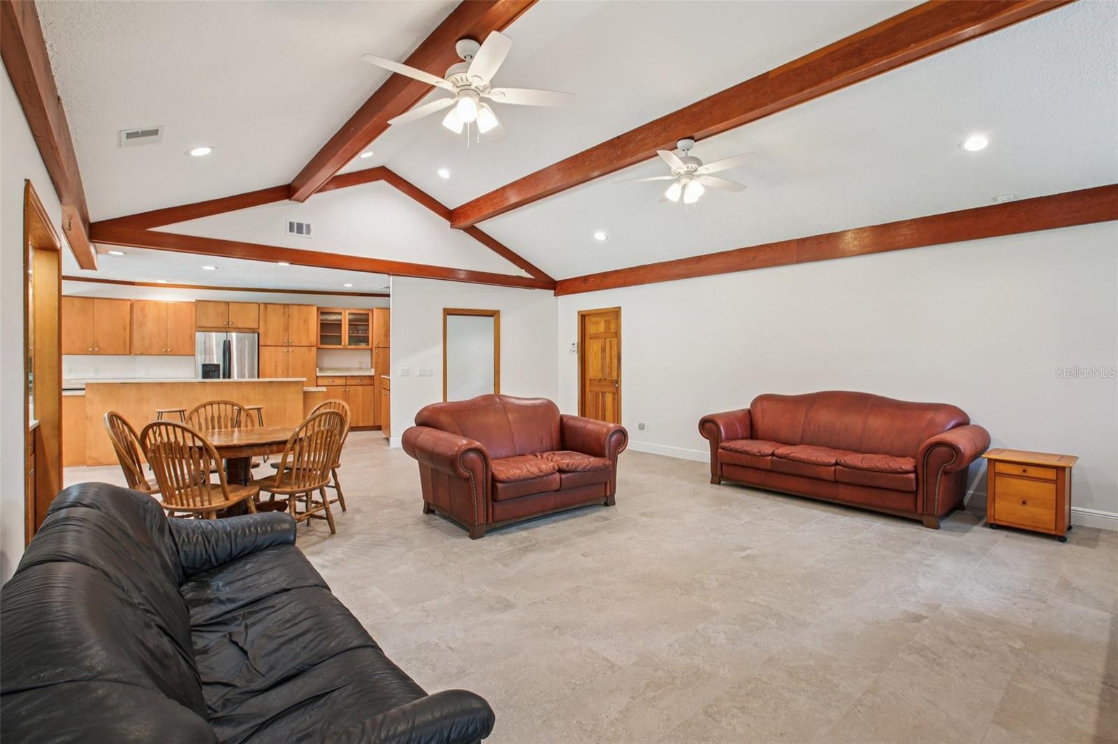 Listing photo id 3 for 4128 Carrollwood Village Drive