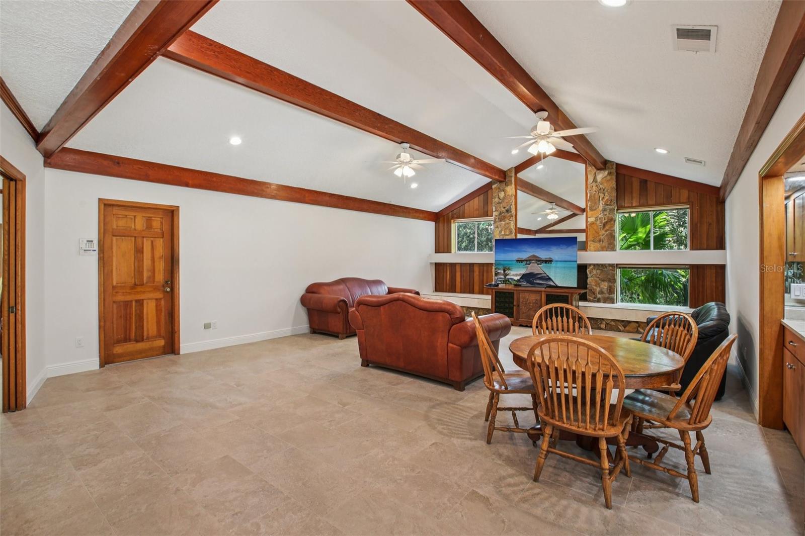Listing photo id 4 for 4128 Carrollwood Village Drive
