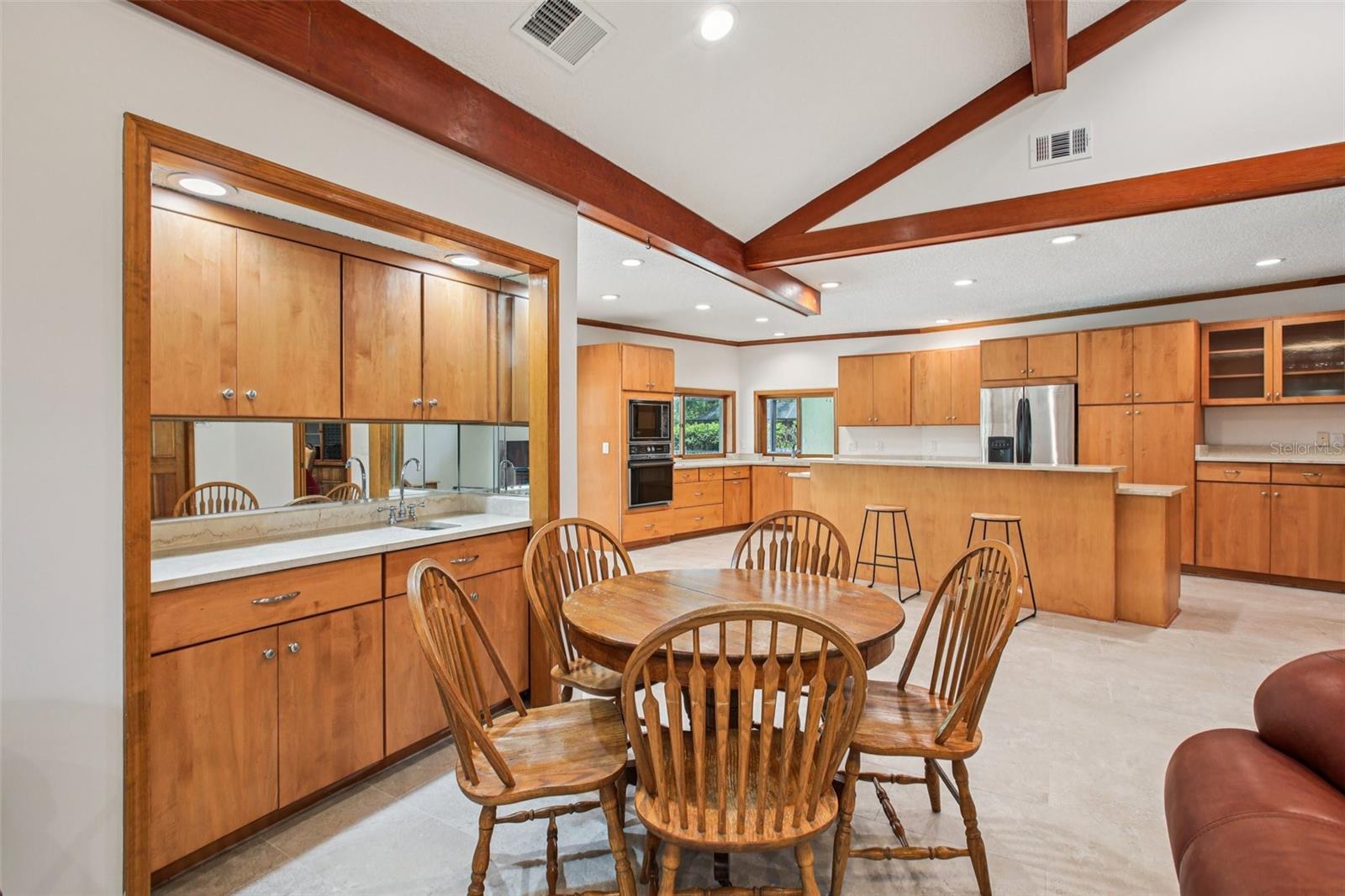 Listing photo id 5 for 4128 Carrollwood Village Drive