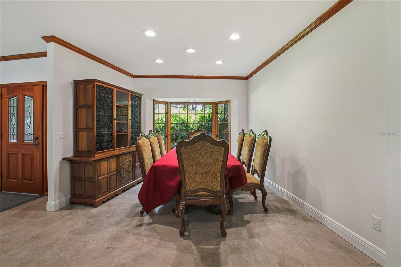 Listing photo id 7 for 4128 Carrollwood Village Drive