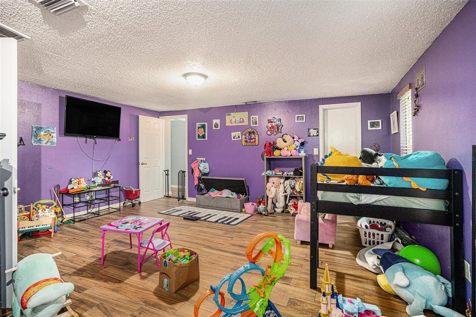 Listing photo id 8 for 36251 Horseshoe Drive