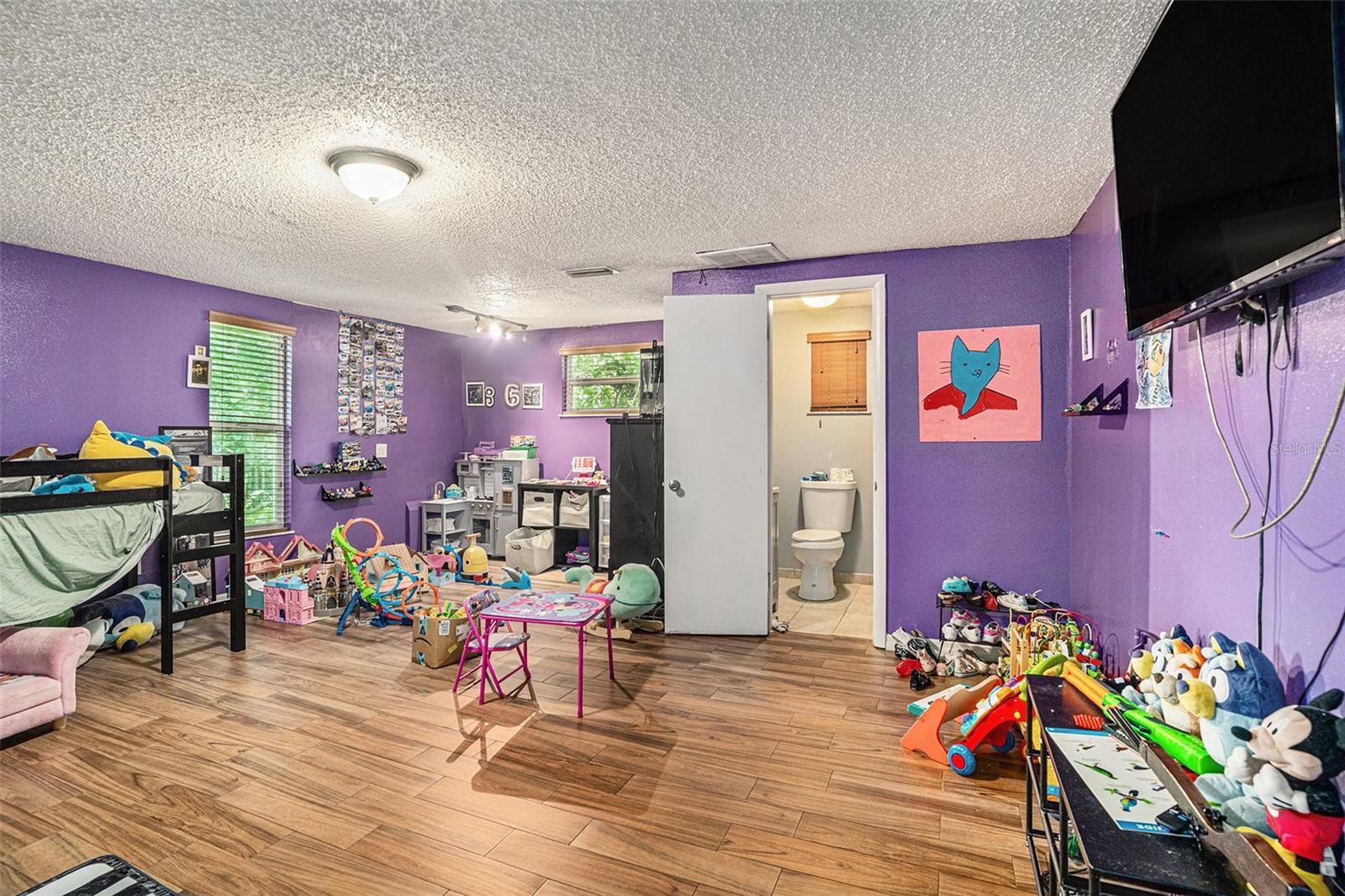 Listing photo id 9 for 36251 Horseshoe Drive