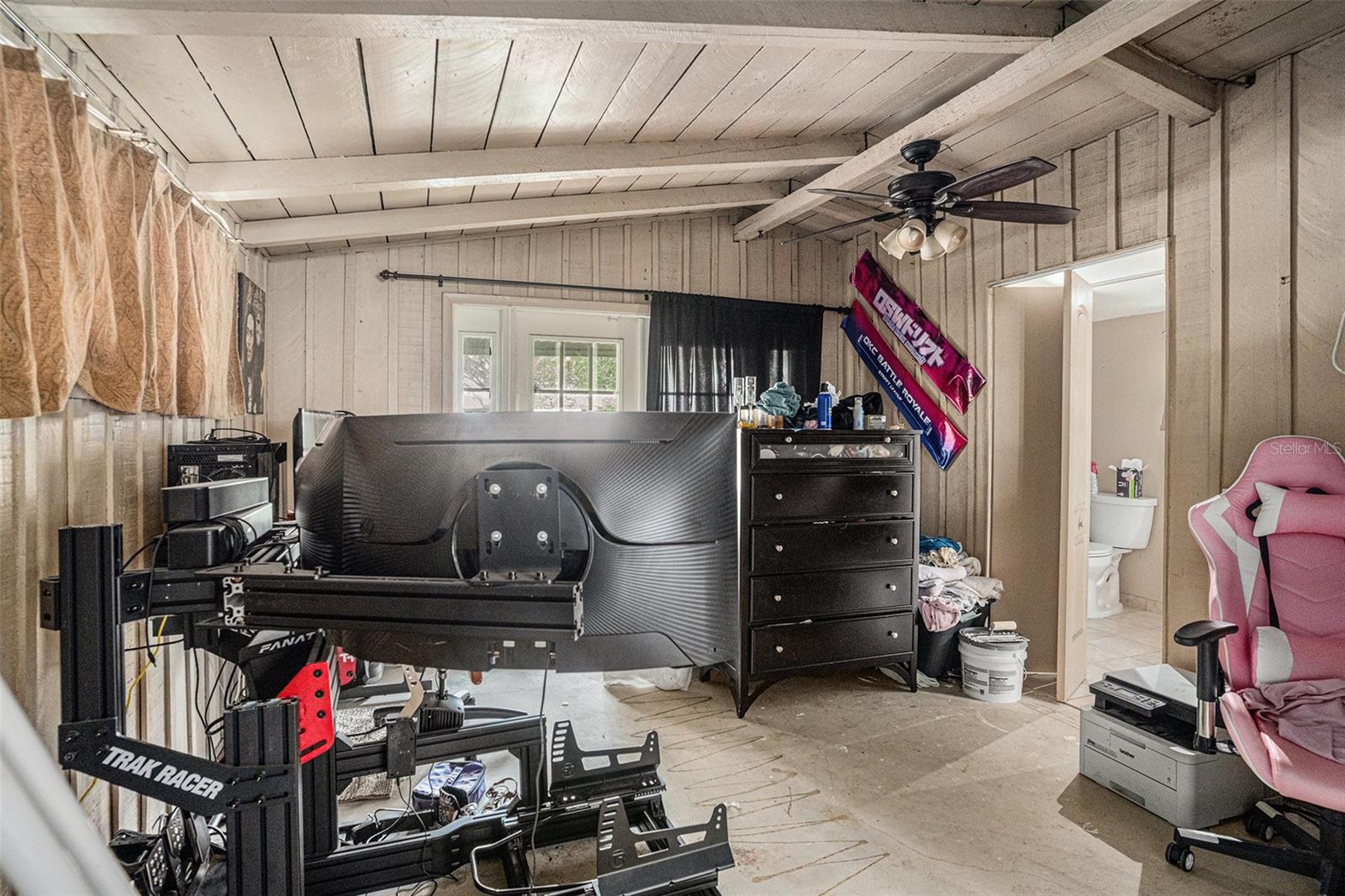 Listing photo id 14 for 36251 Horseshoe Drive