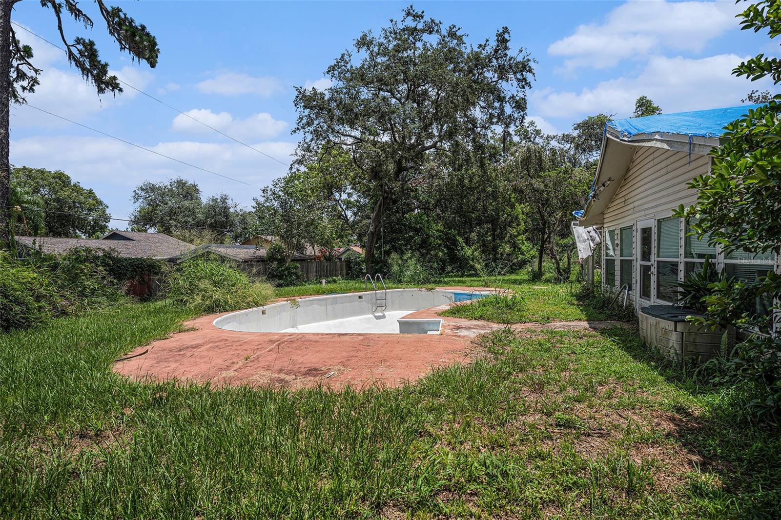 Listing photo id 18 for 36251 Horseshoe Drive