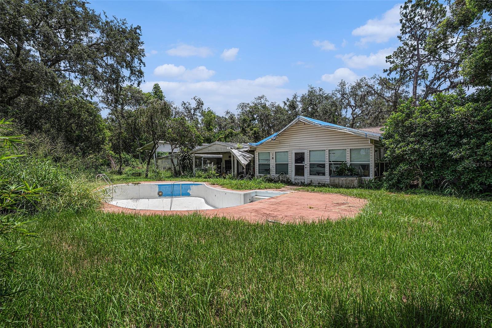 Listing photo id 19 for 36251 Horseshoe Drive