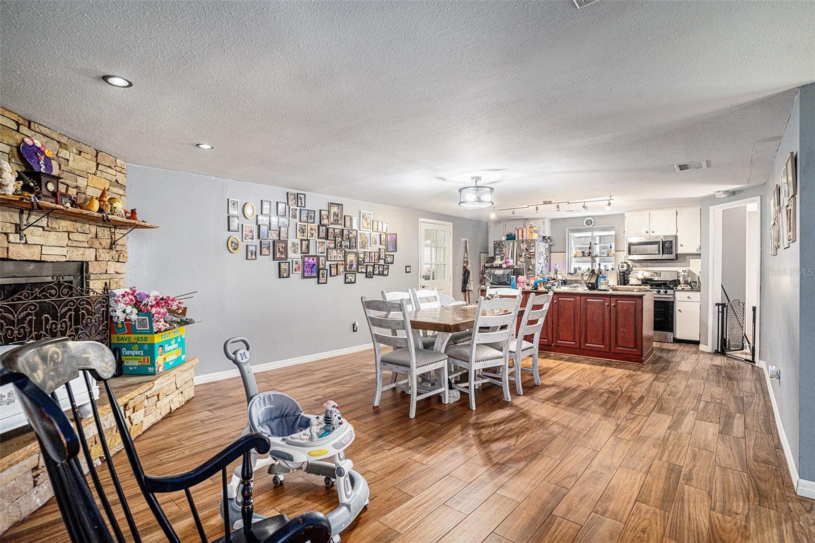 Listing photo id 1 for 36251 Horseshoe Drive