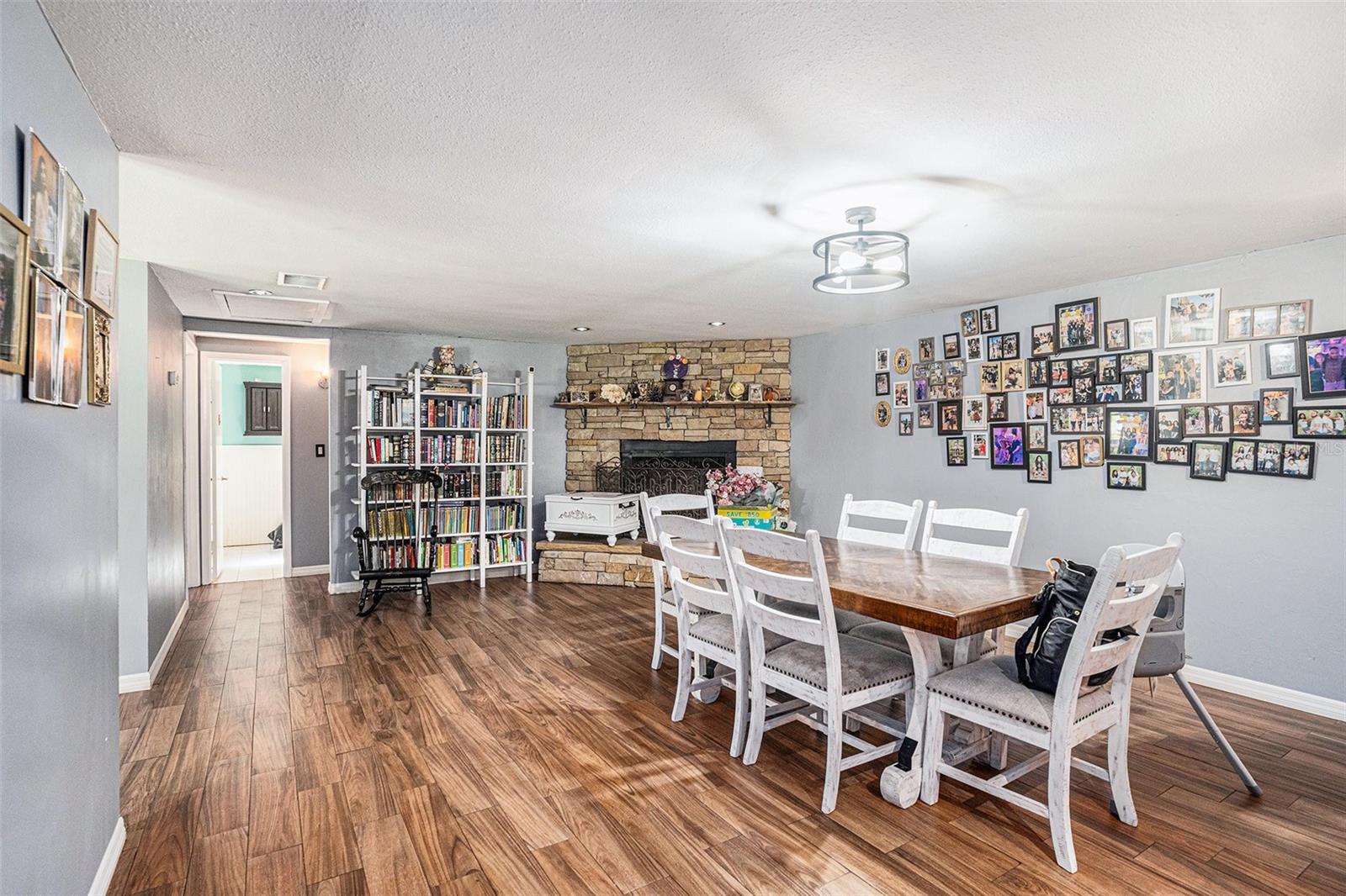 Listing photo id 2 for 36251 Horseshoe Drive
