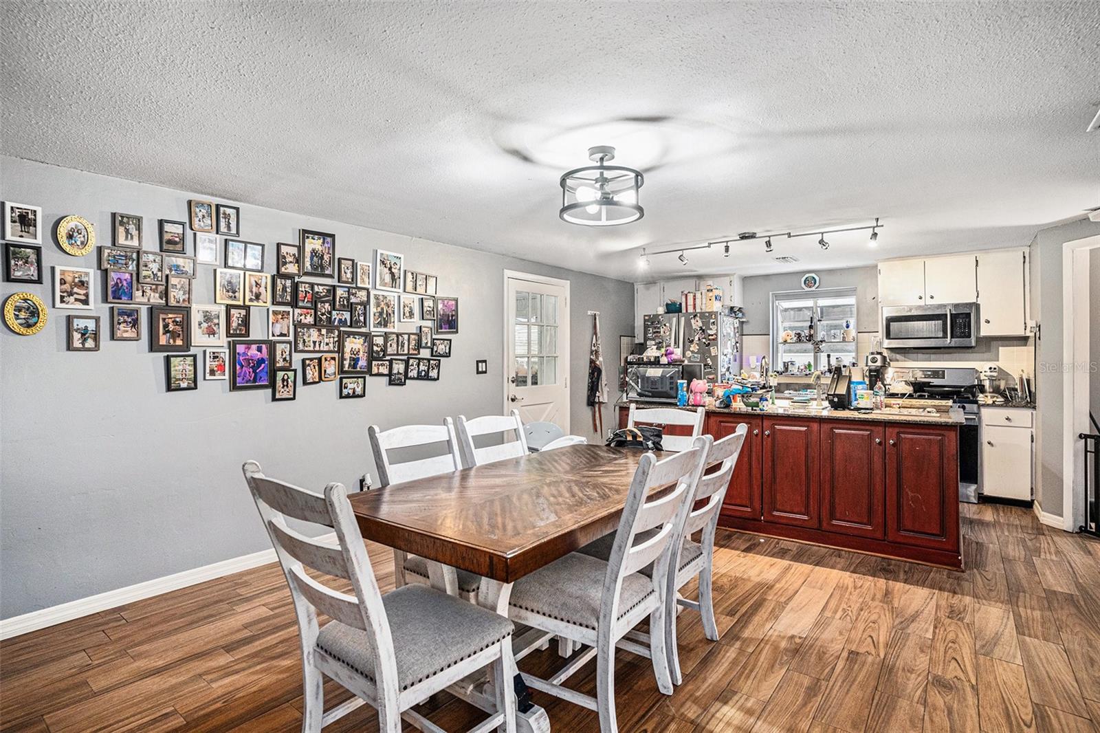 Listing photo id 3 for 36251 Horseshoe Drive