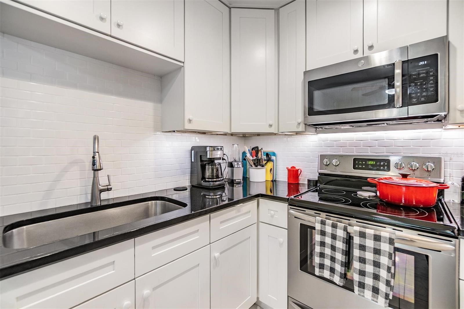 Image 18 of 37 For 751 Bayshore Drive