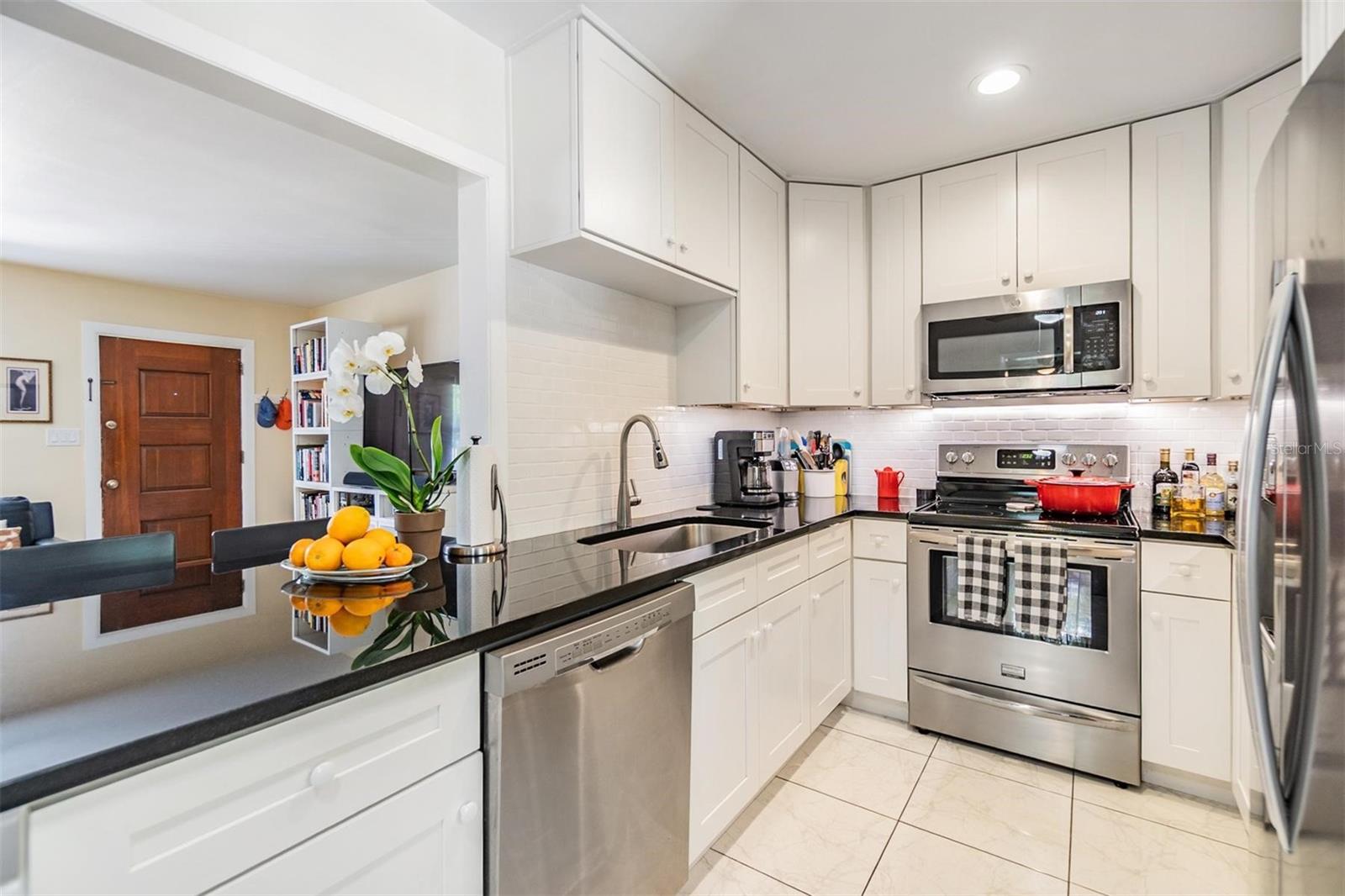 Image 19 of 37 For 751 Bayshore Drive