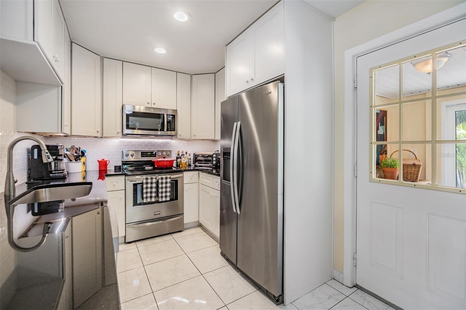 Image 21 of 37 For 751 Bayshore Drive