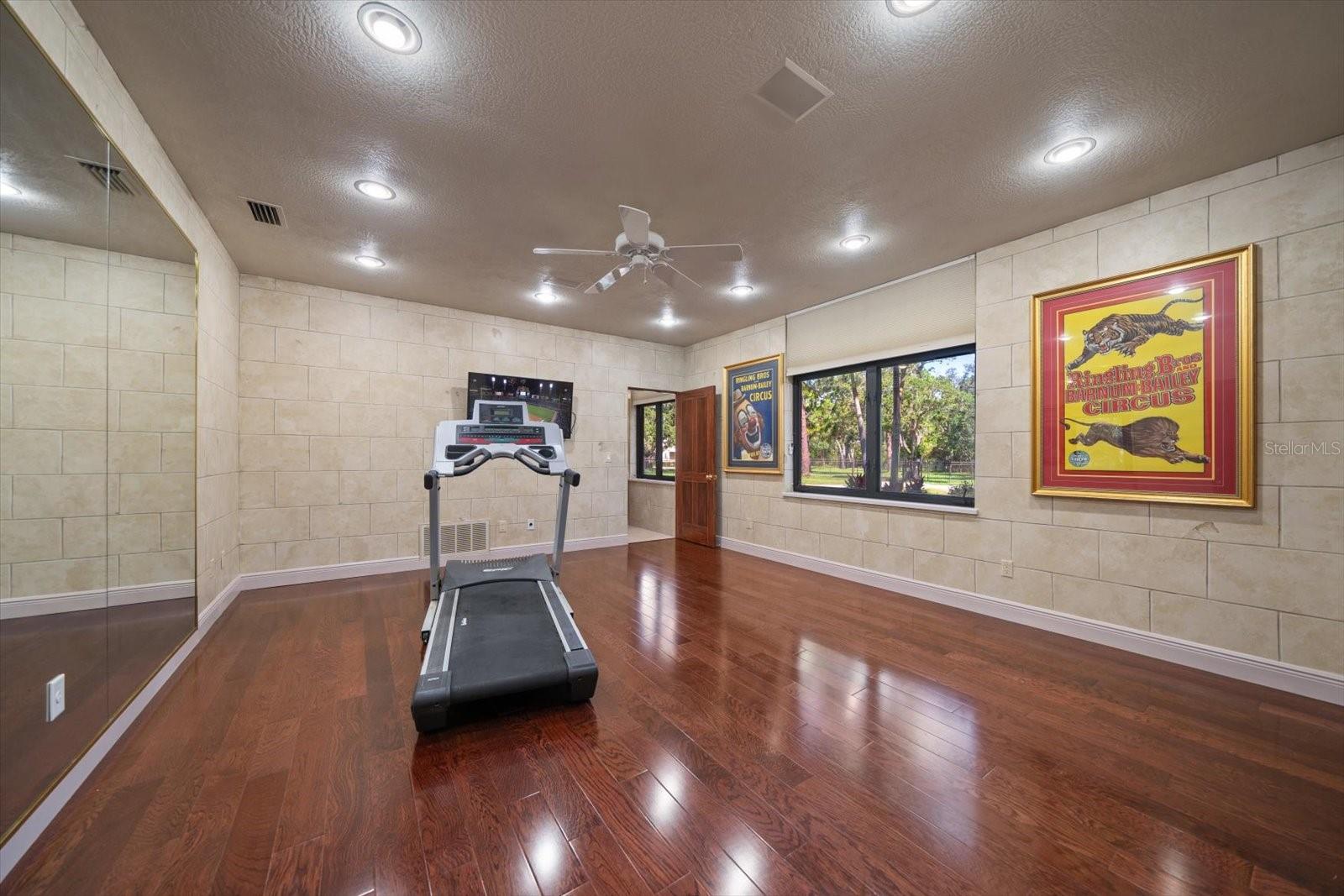 Image 46 of 91 For 1835 Alicia Way