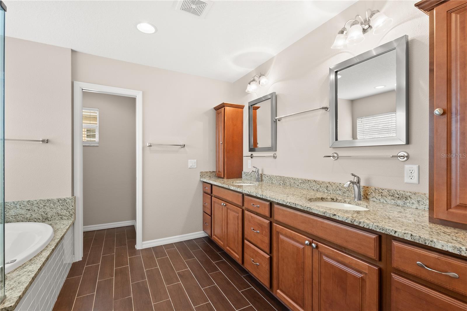 Image 26 of 35 For 7333 Trask Street