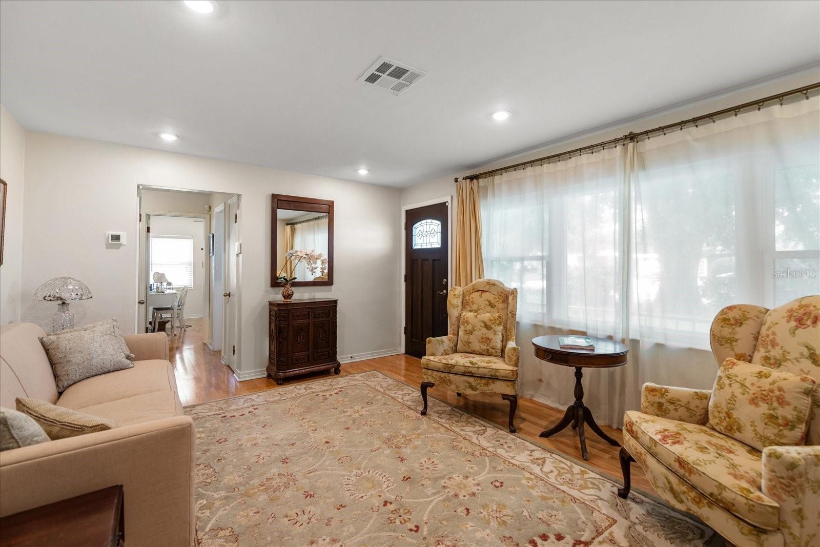 Image 11 of 32 For 4321 Thatcher Avenue