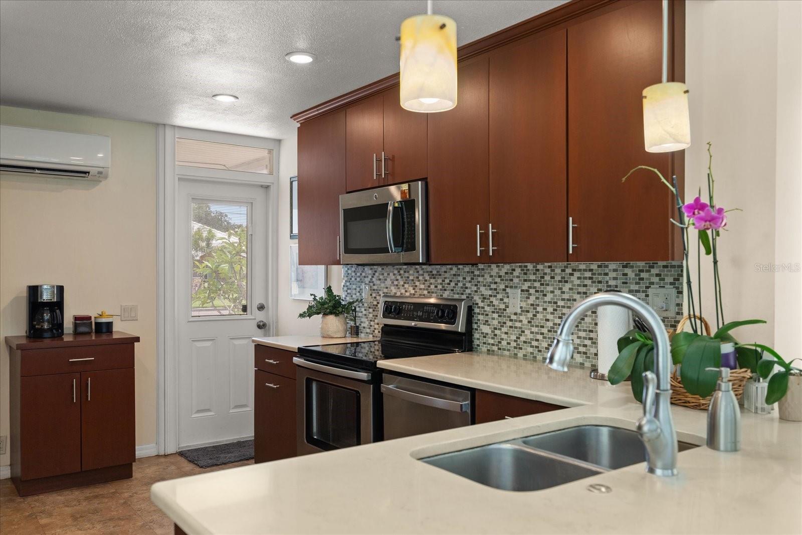 Image 15 of 32 For 4321 Thatcher Avenue