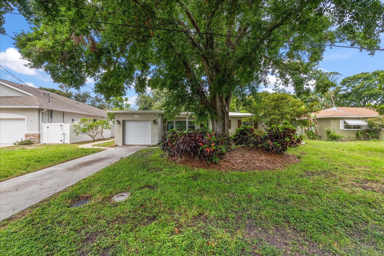Image 3 of 32 For 4321 Thatcher Avenue