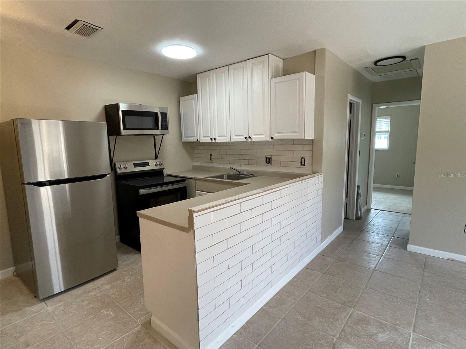 Image 3 of 11 For 199 Fulton Street Ne 3