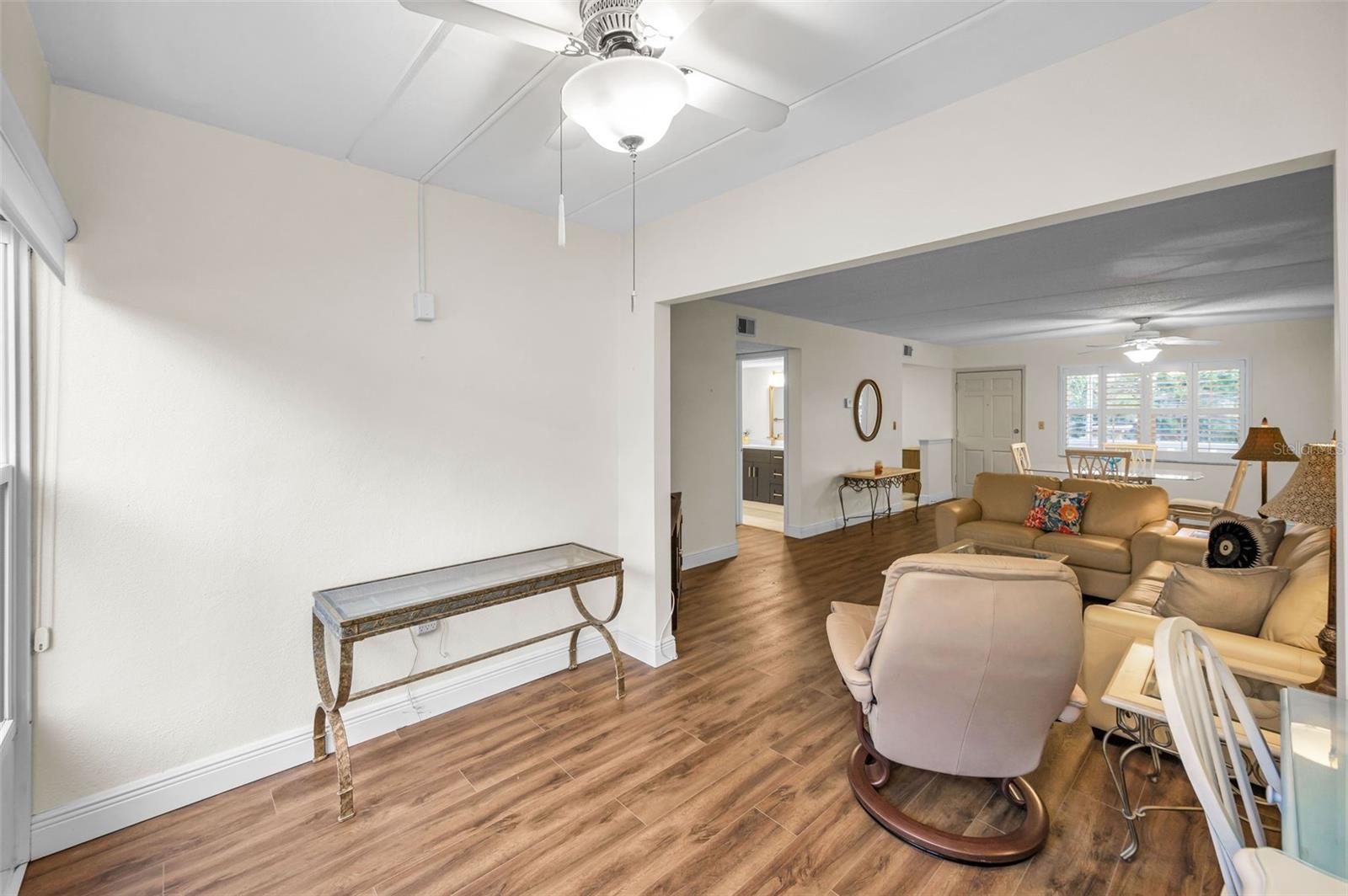 Image 14 of 61 For 920 Virginia Street 204