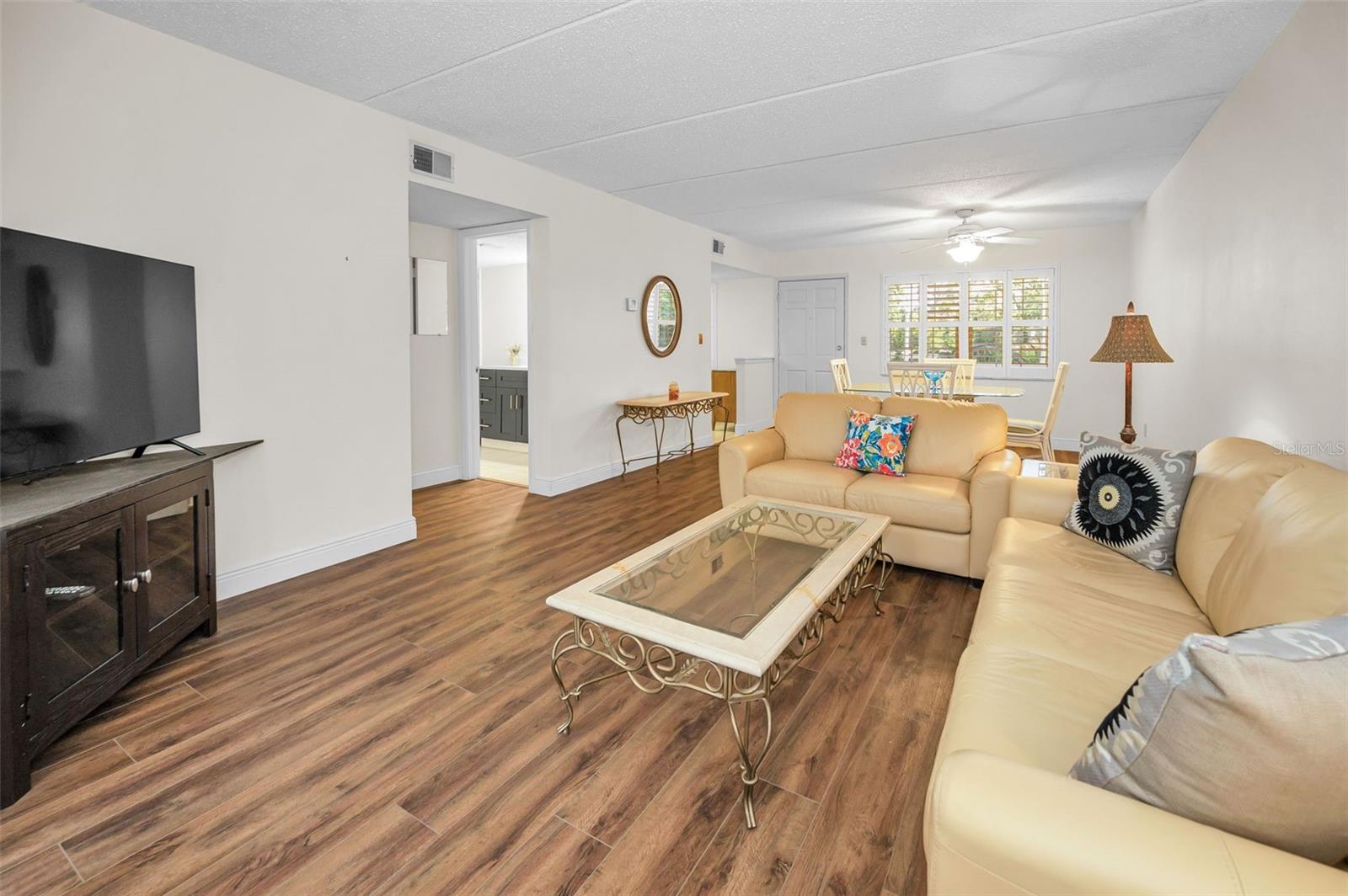 Image 17 of 61 For 920 Virginia Street 204