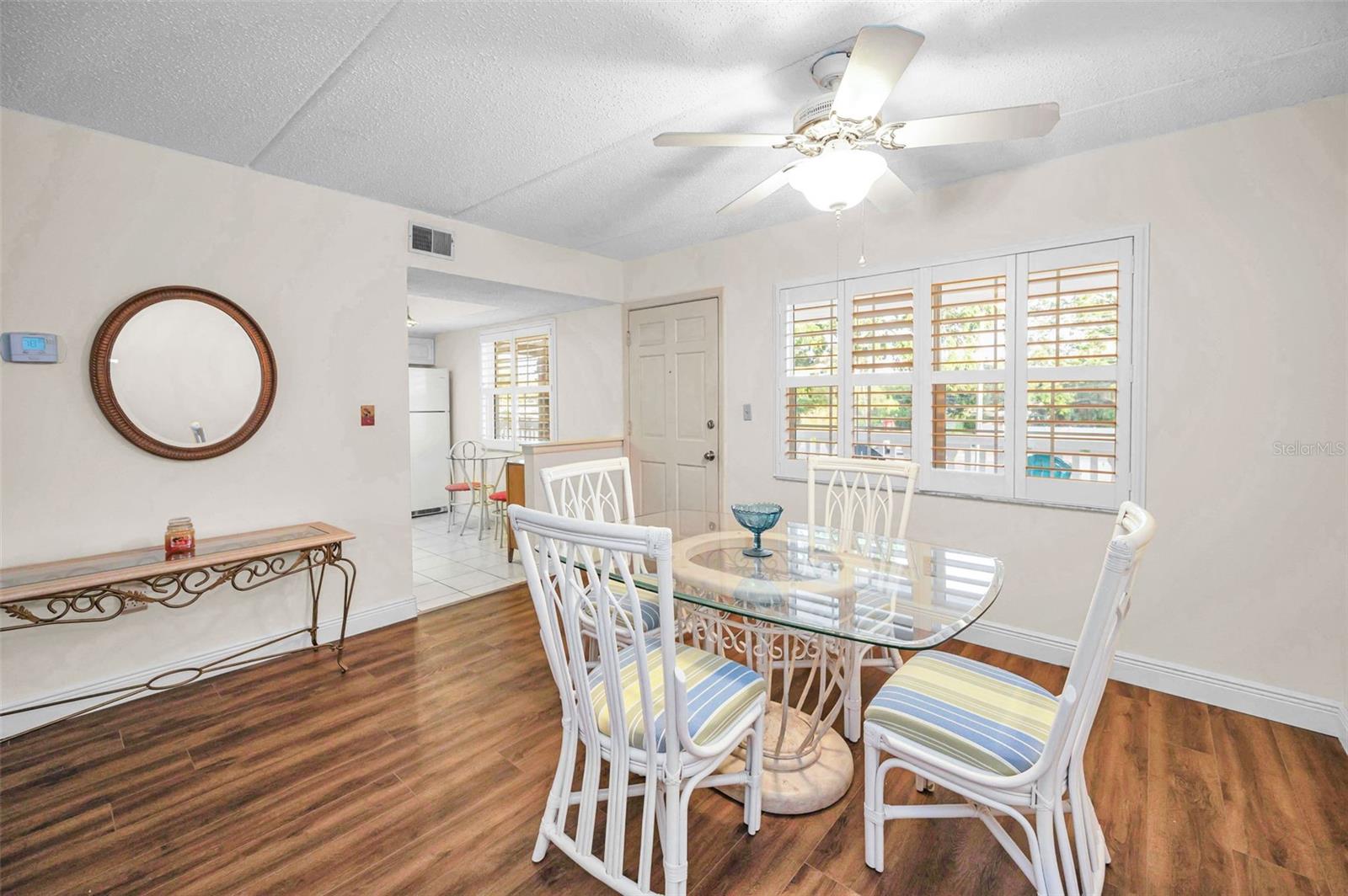 Image 20 of 61 For 920 Virginia Street 204