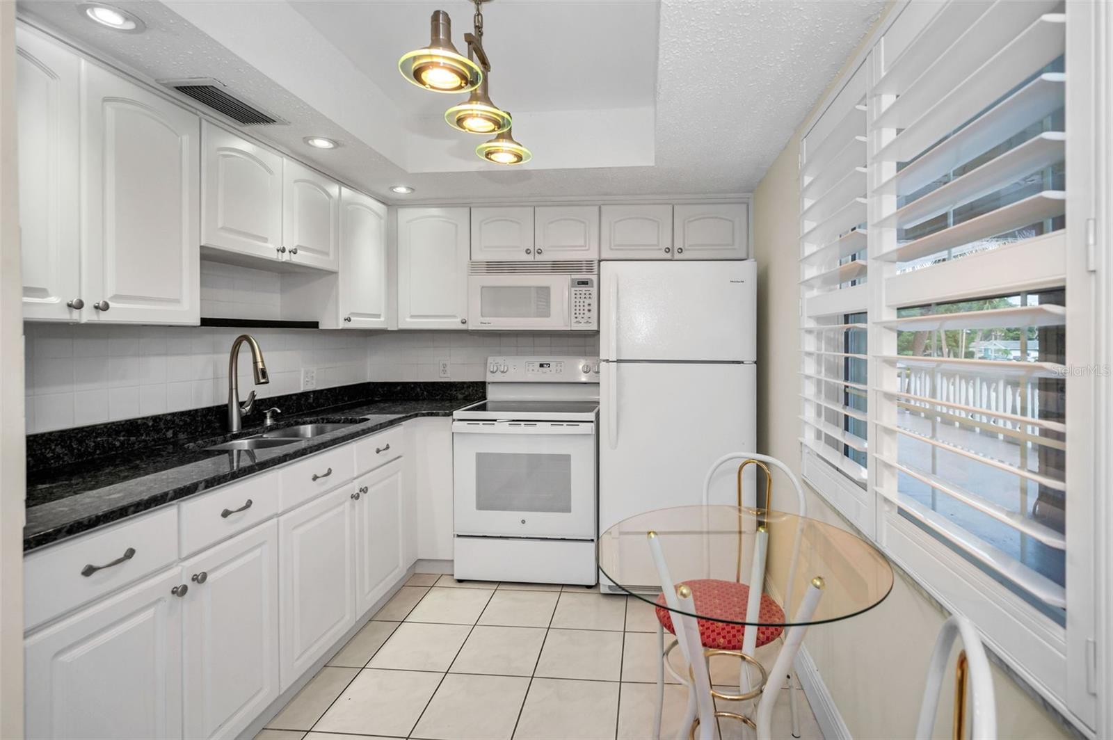 Image 21 of 61 For 920 Virginia Street 204