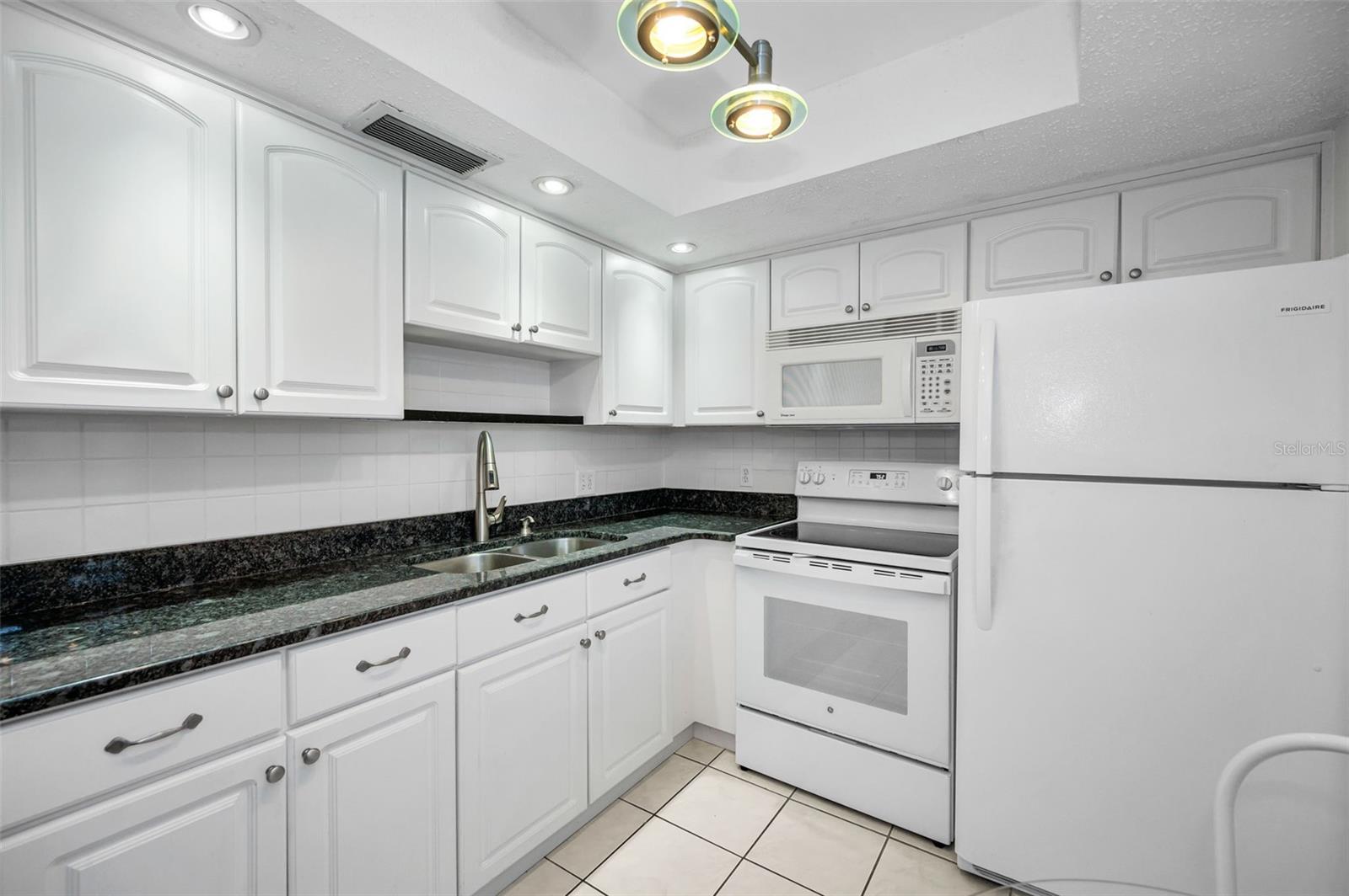Image 23 of 61 For 920 Virginia Street 204