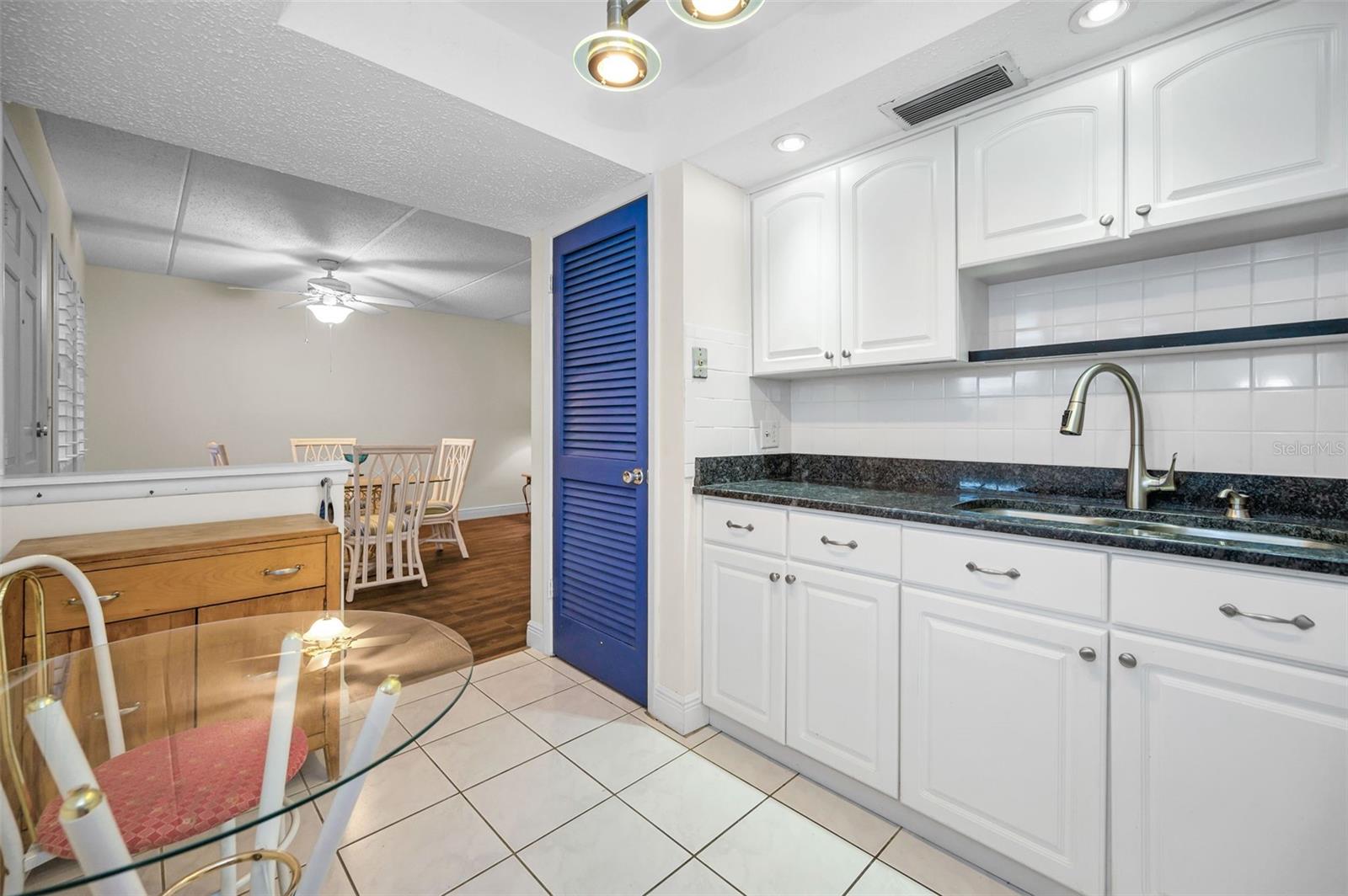 Image 24 of 61 For 920 Virginia Street 204