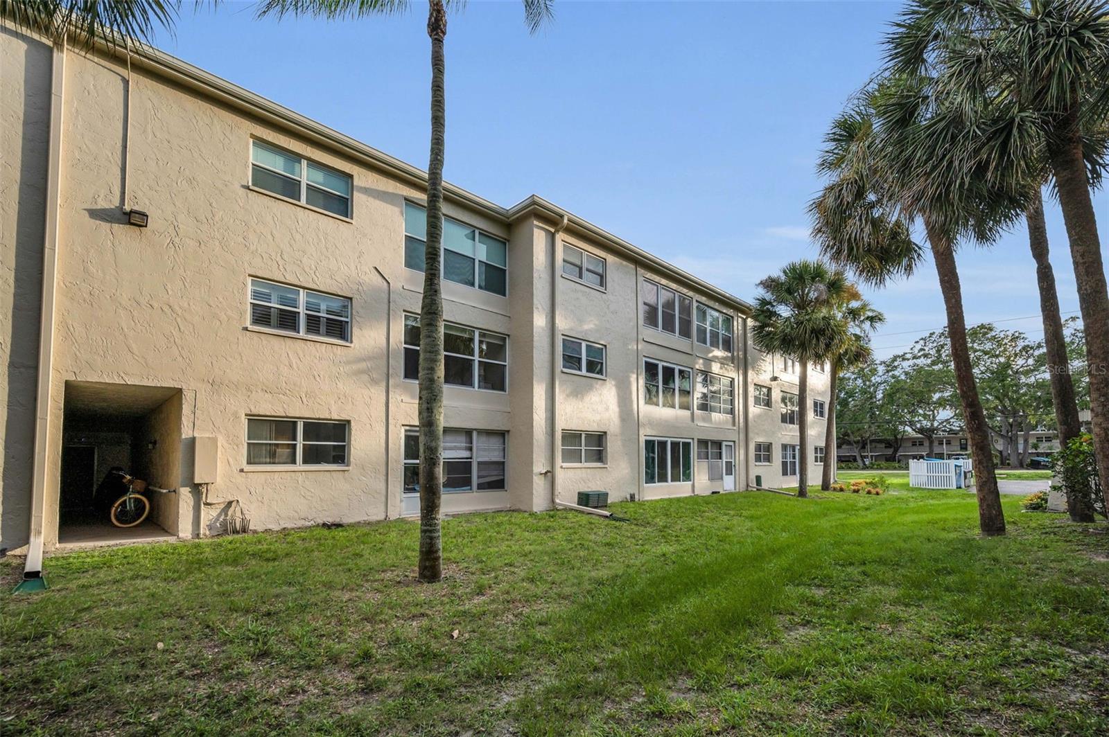 Image 34 of 61 For 920 Virginia Street 204