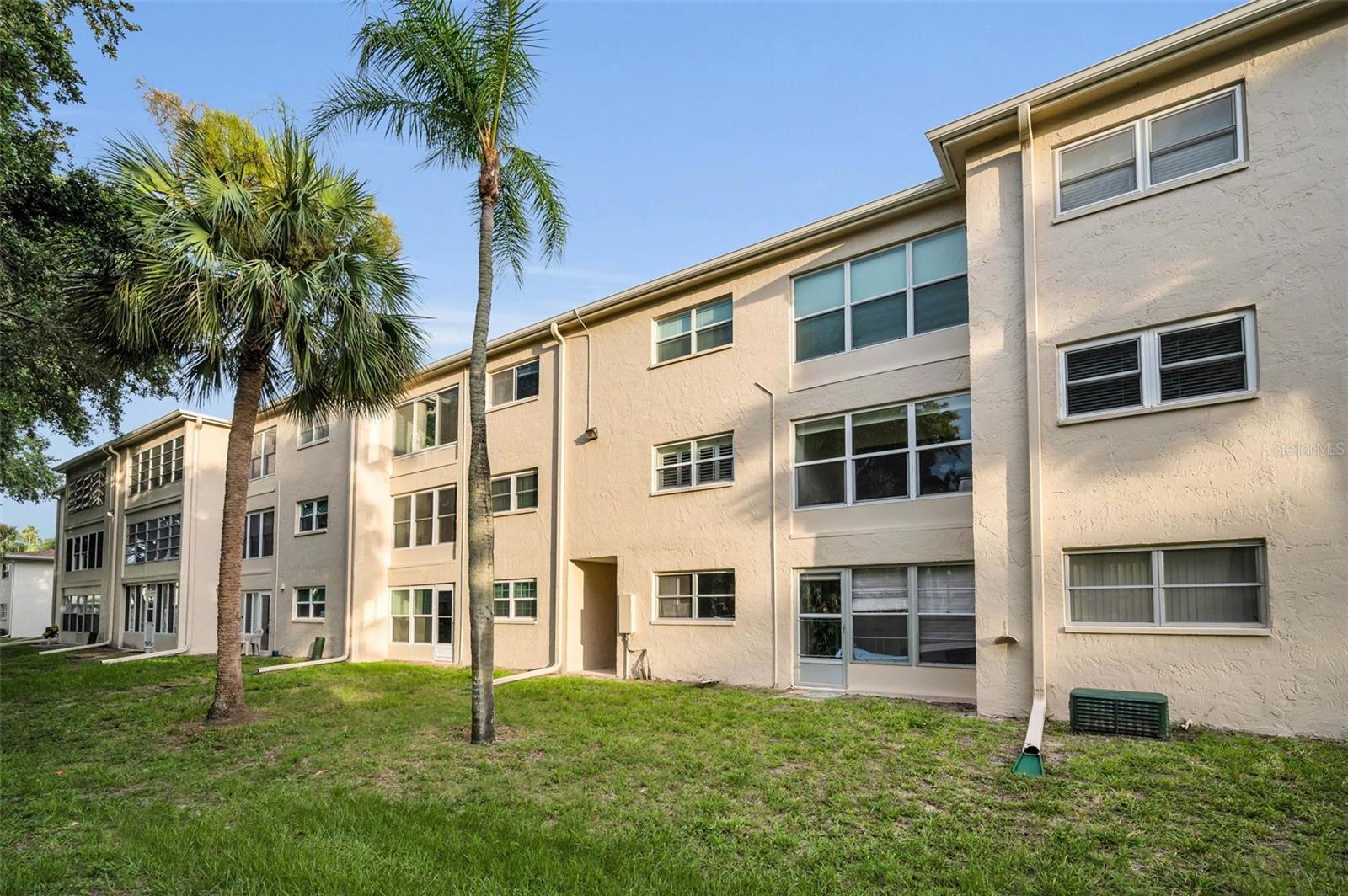 Image 35 of 61 For 920 Virginia Street 204
