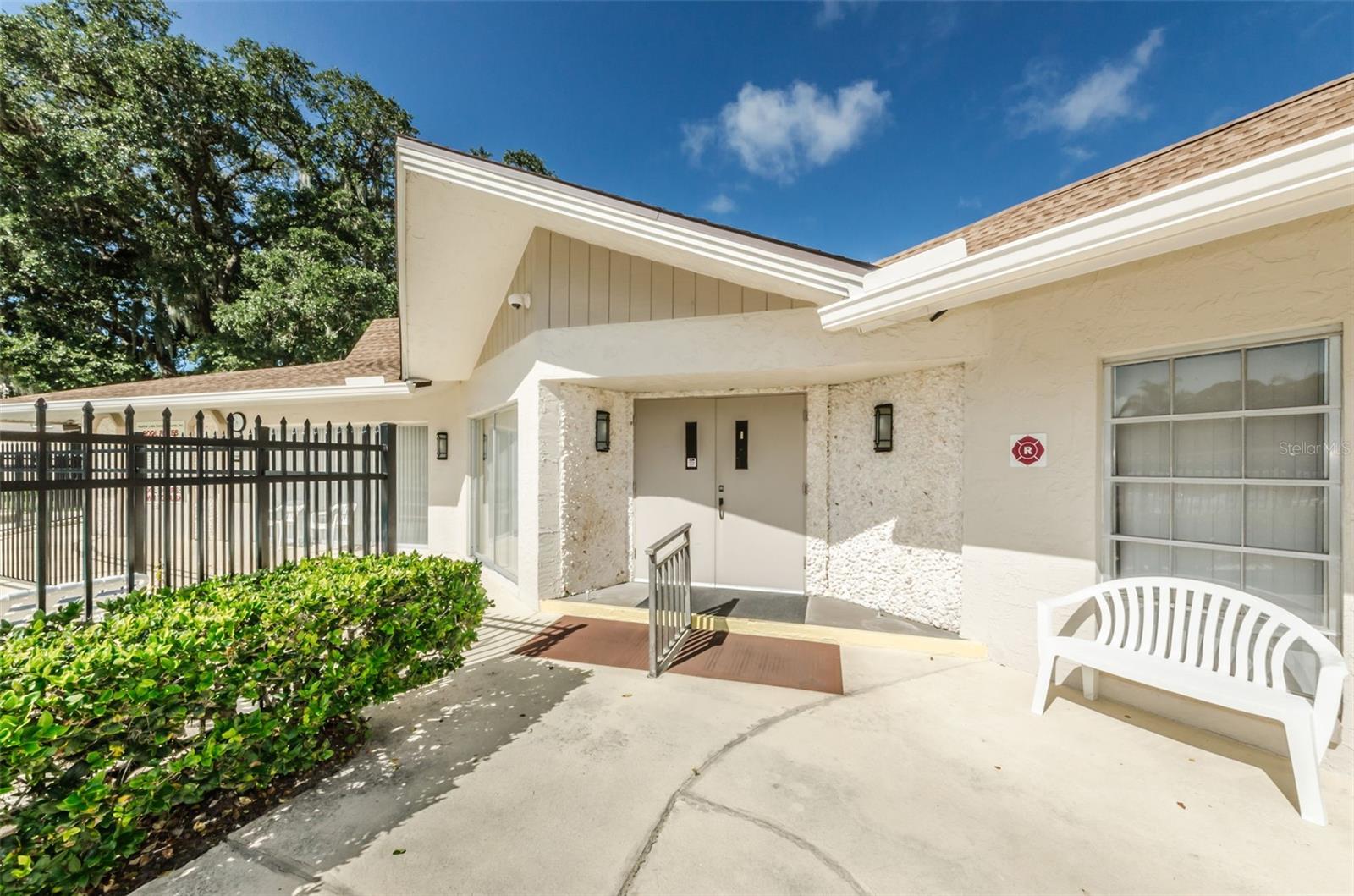 Image 39 of 61 For 920 Virginia Street 204