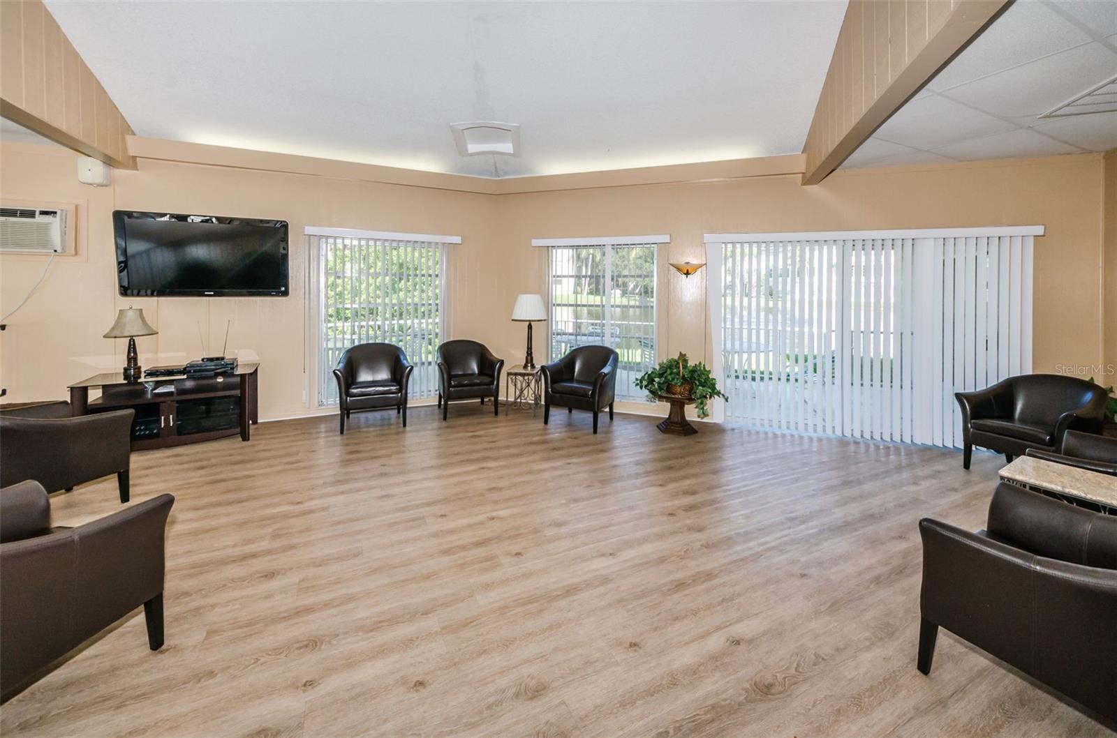 Image 42 of 61 For 920 Virginia Street 204