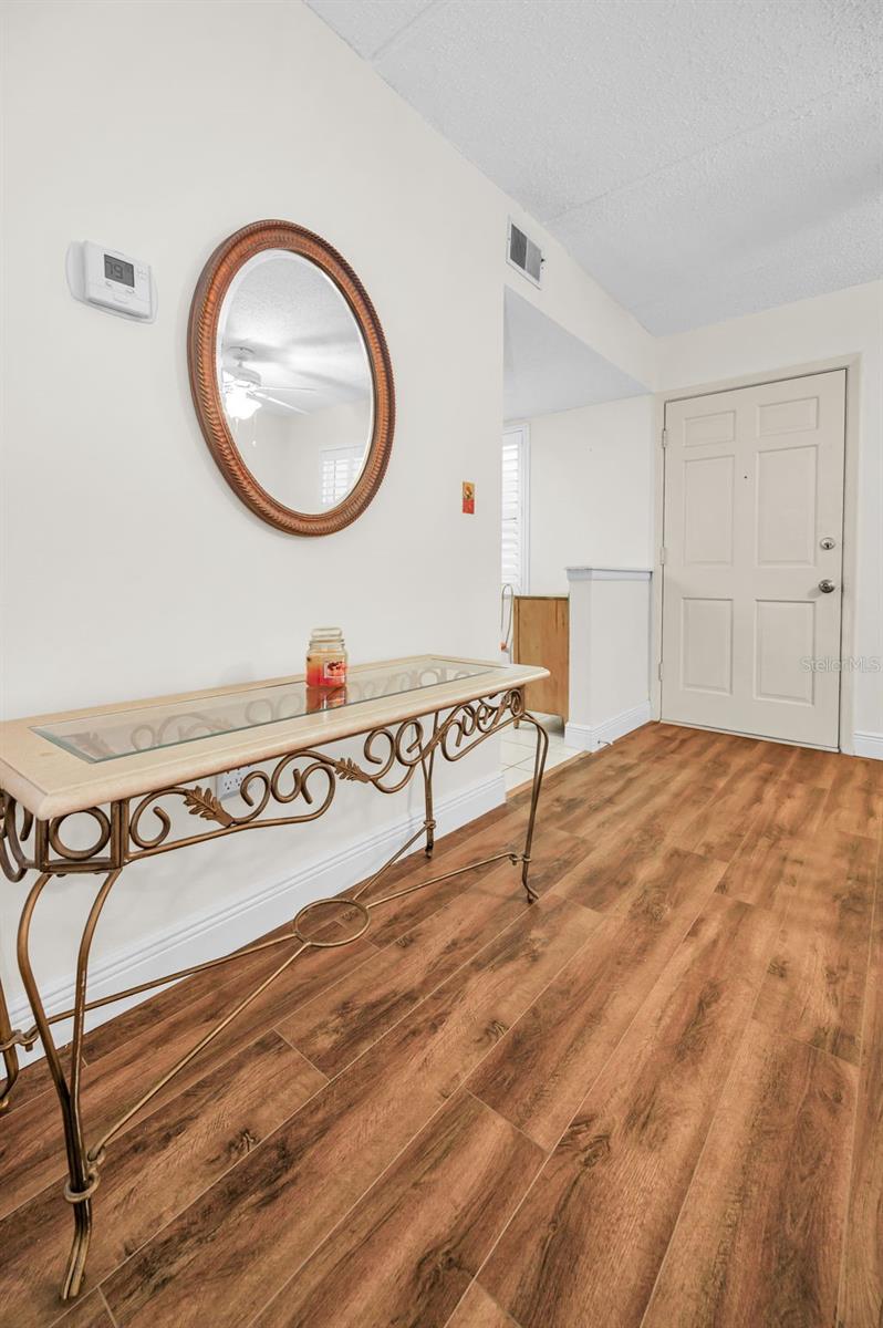 Image 6 of 61 For 920 Virginia Street 204
