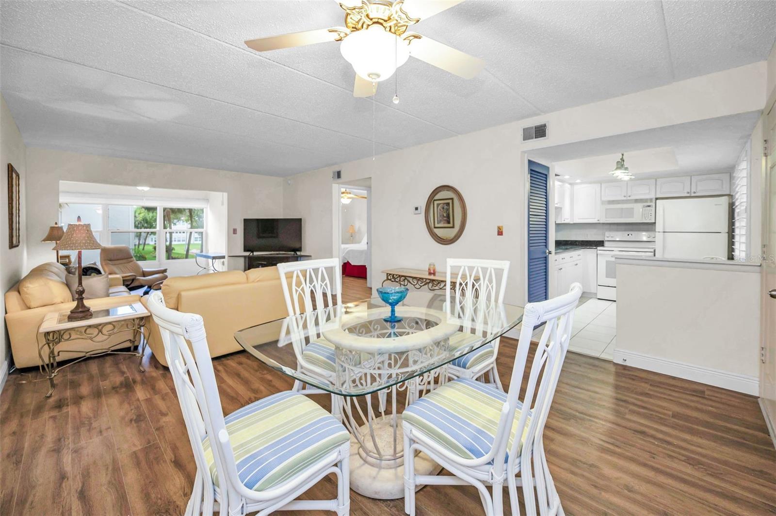 Image 7 of 61 For 920 Virginia Street 204