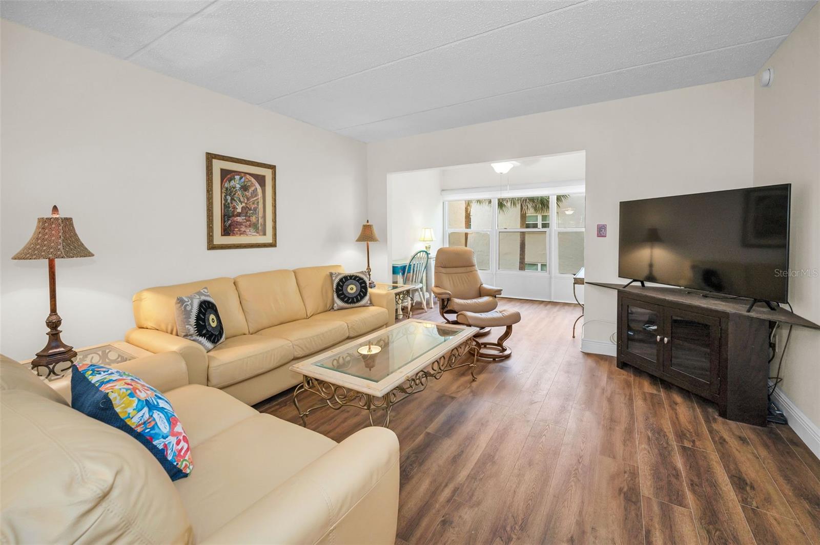 Image 9 of 61 For 920 Virginia Street 204