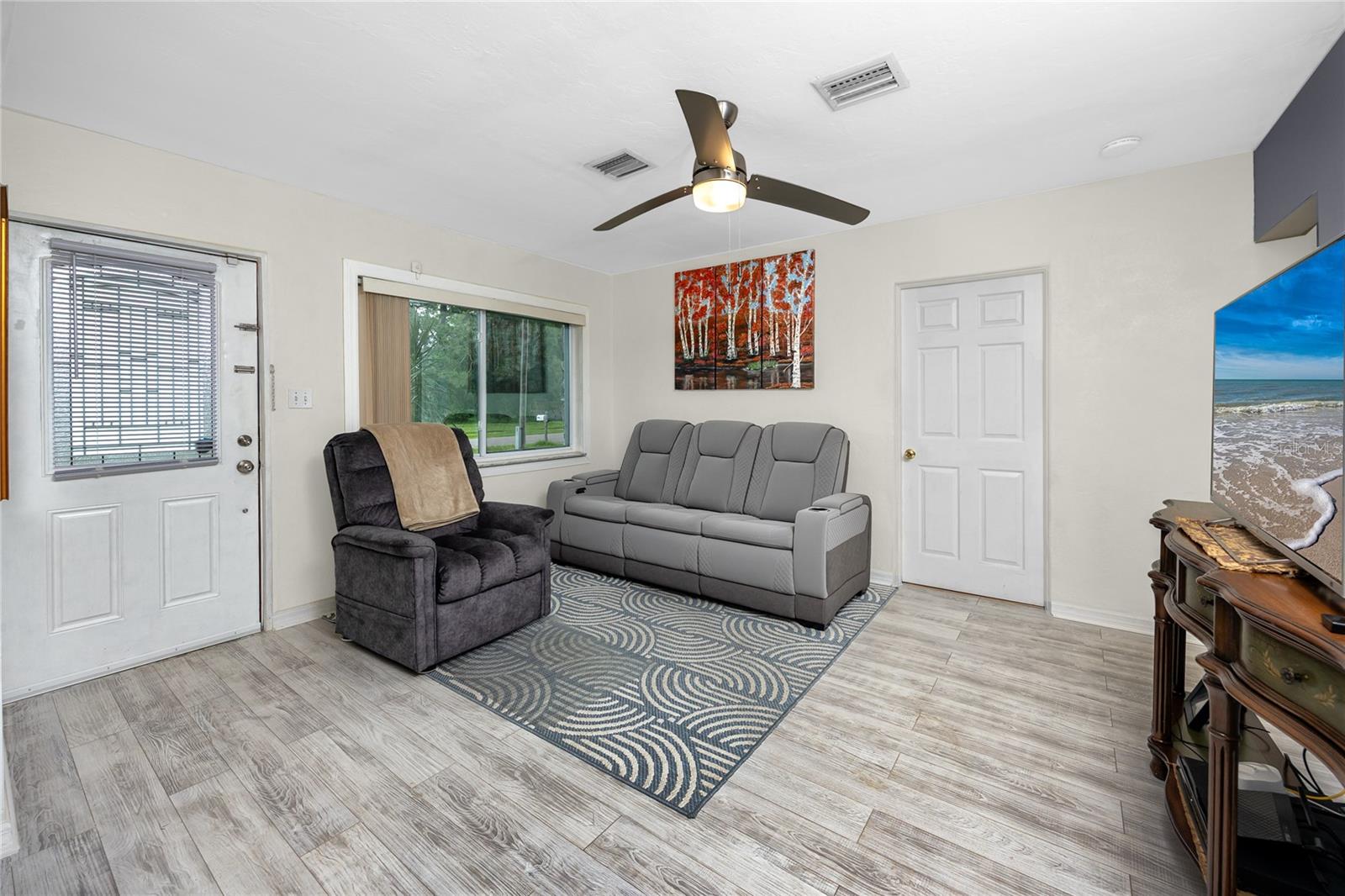 Image 4 of 44 For 6084 71st Avenue N