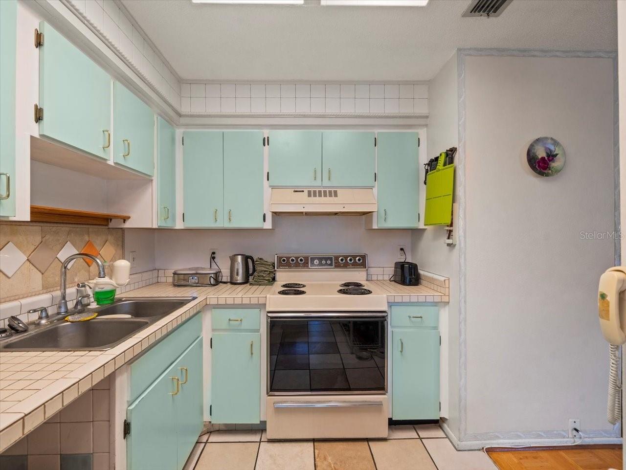Image 11 of 31 For 2357 Walton Circle M6