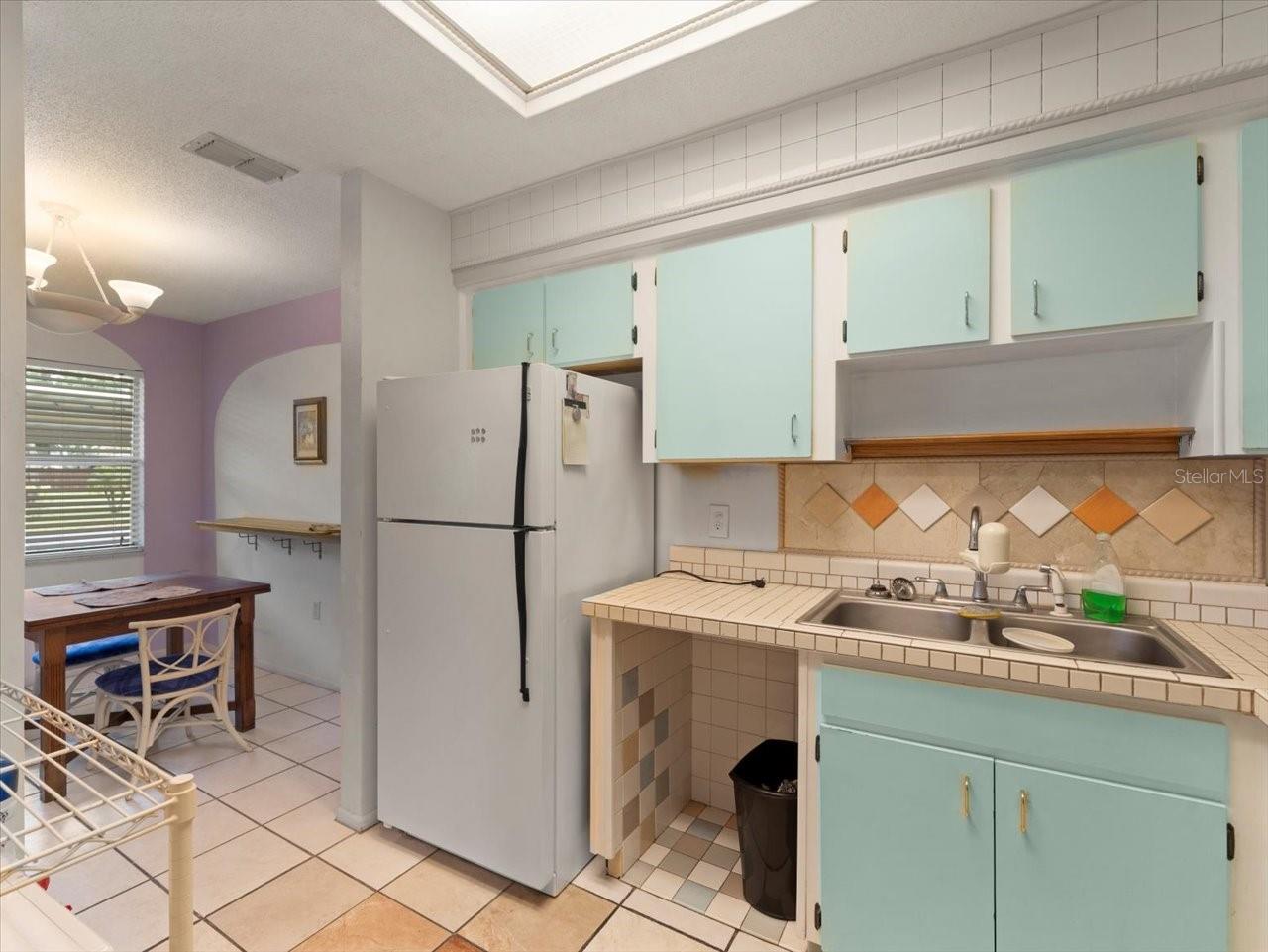 Image 13 of 31 For 2357 Walton Circle M6