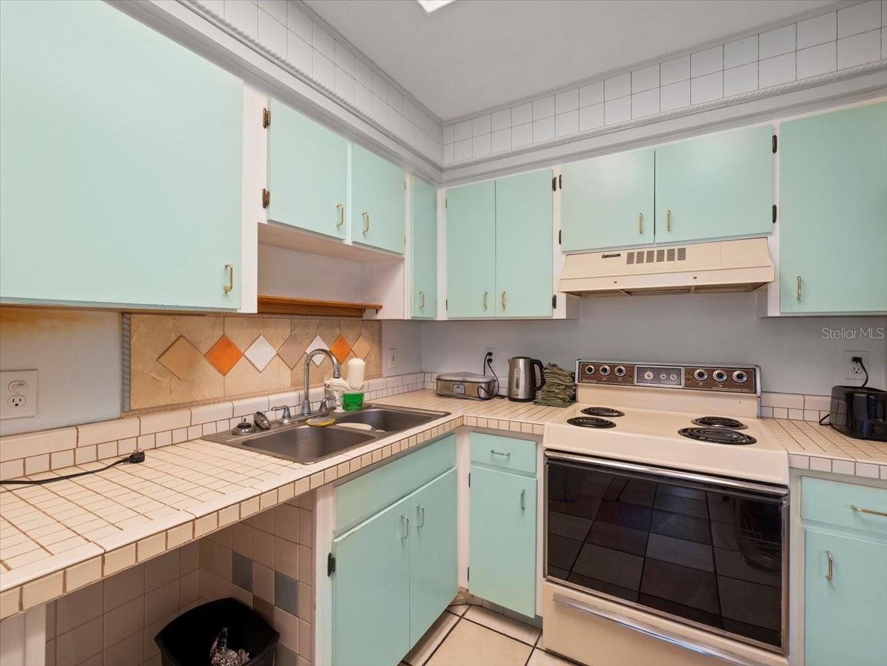 Image 14 of 31 For 2357 Walton Circle M6