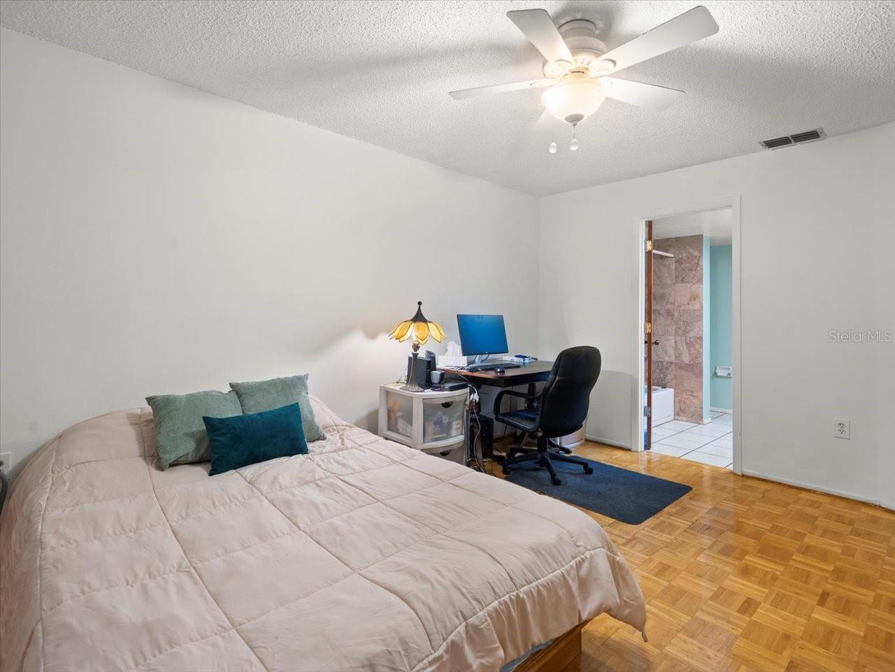 Image 17 of 31 For 2357 Walton Circle M6