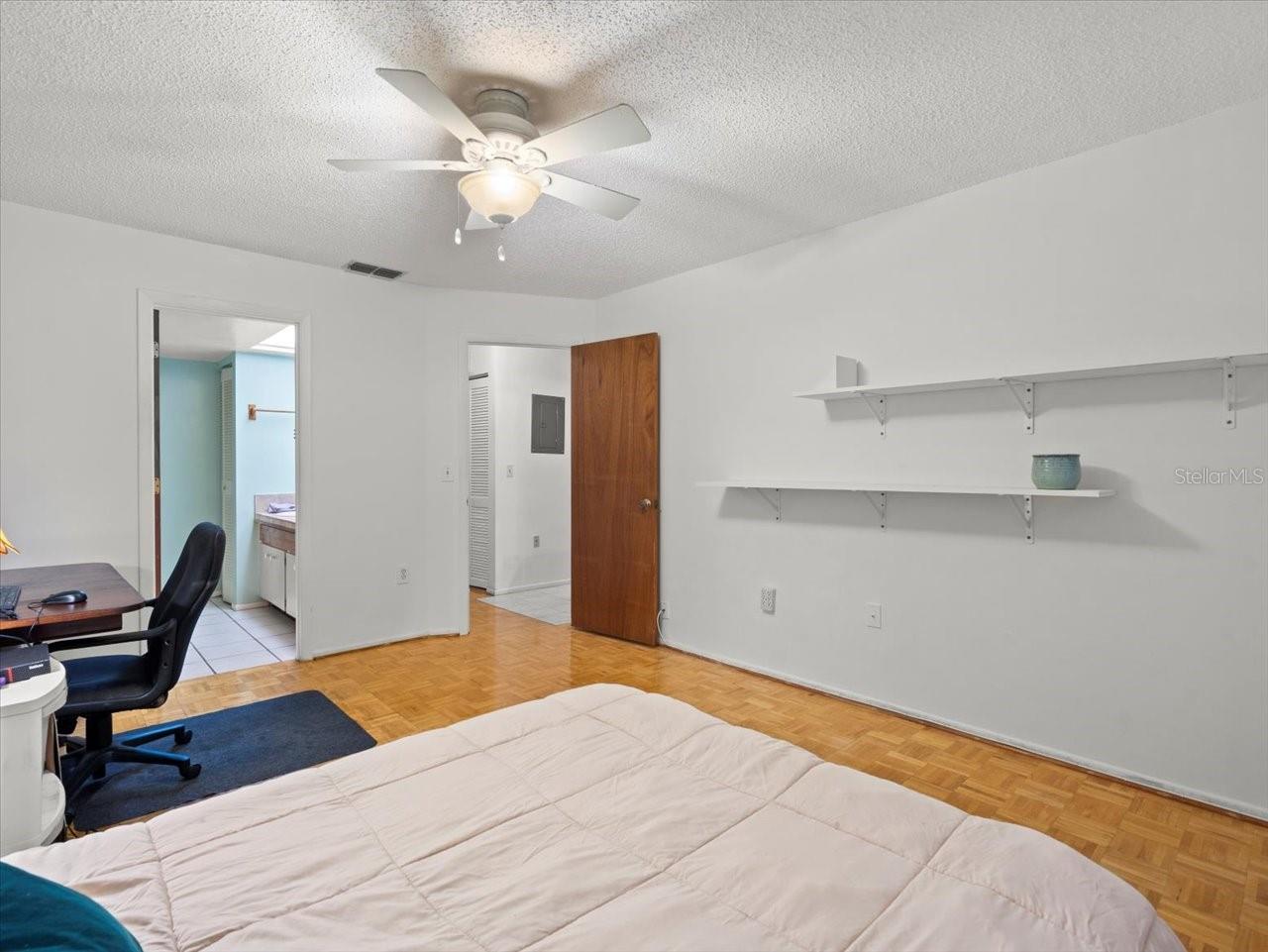 Image 18 of 31 For 2357 Walton Circle M6
