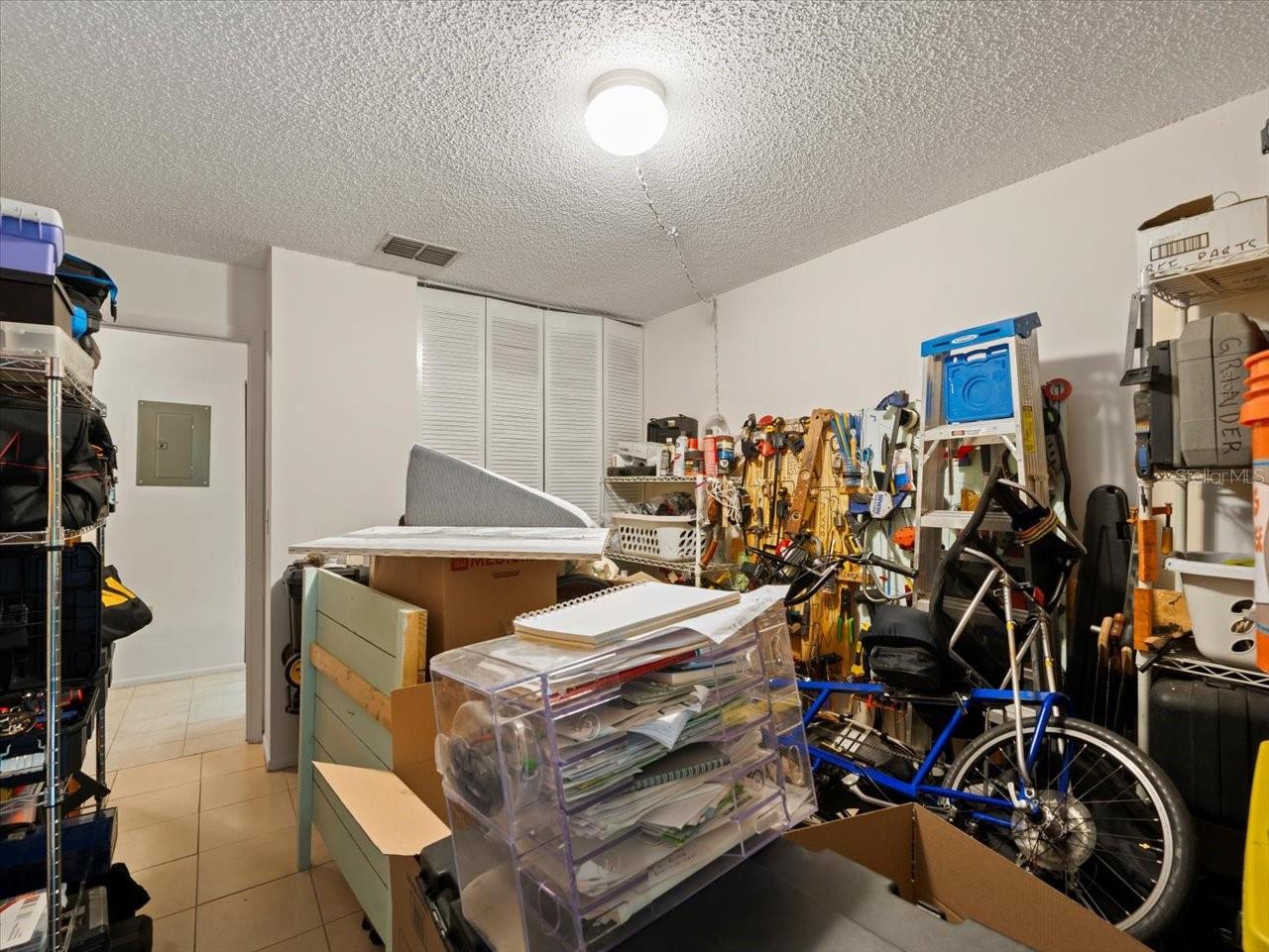 Image 22 of 31 For 2357 Walton Circle M6