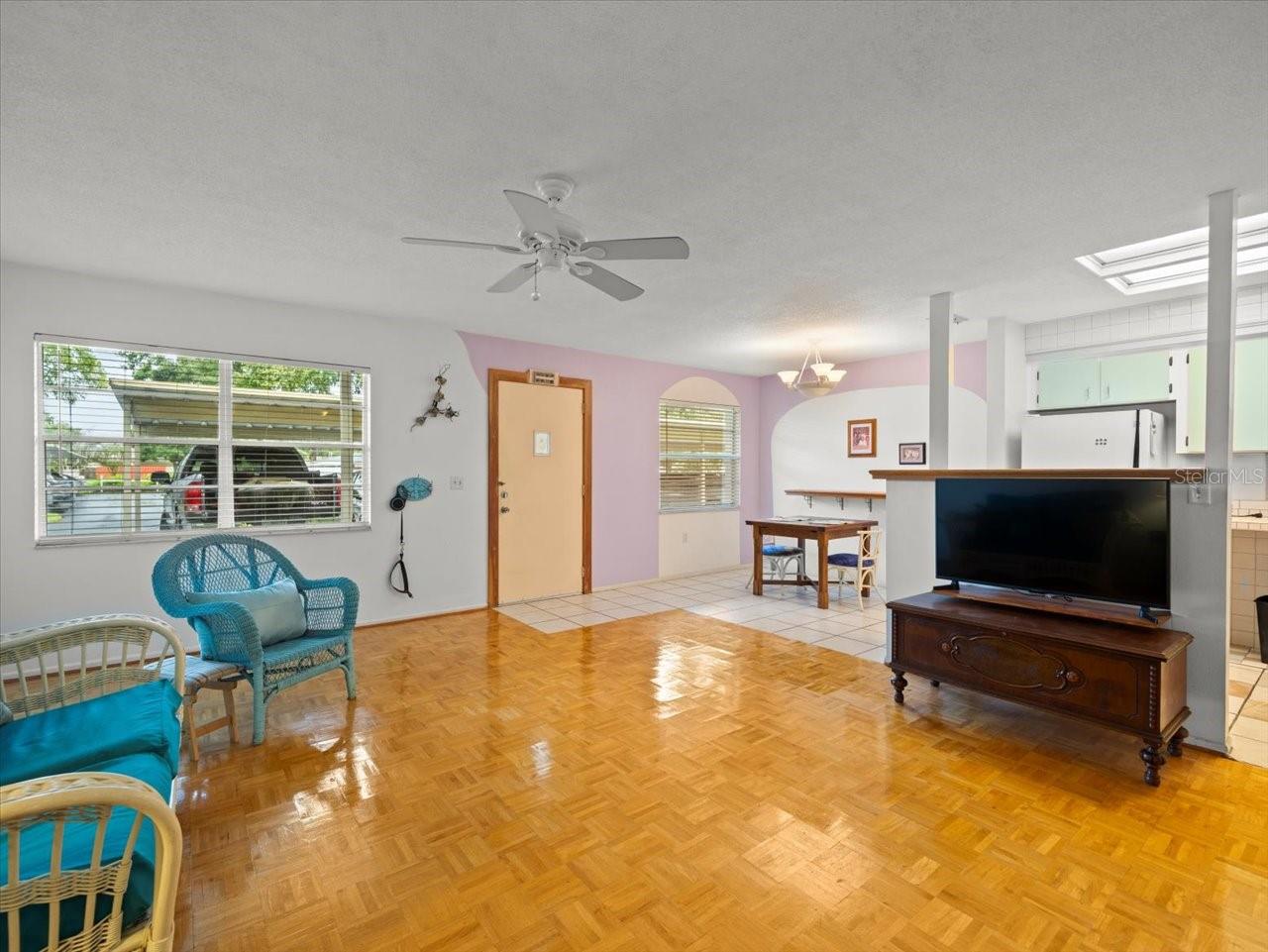 Image 5 of 31 For 2357 Walton Circle M6